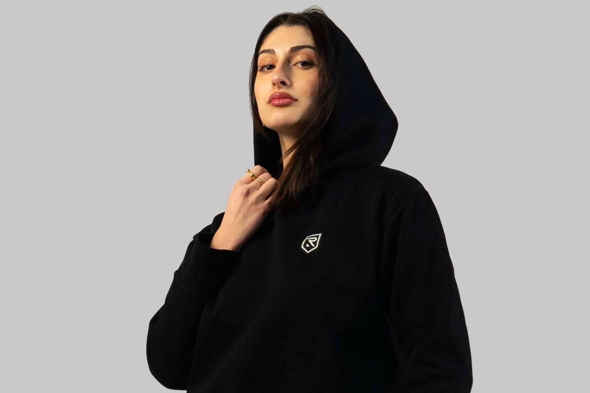Rotherz ofrece un chándal para mujer con un estilo único y elegante