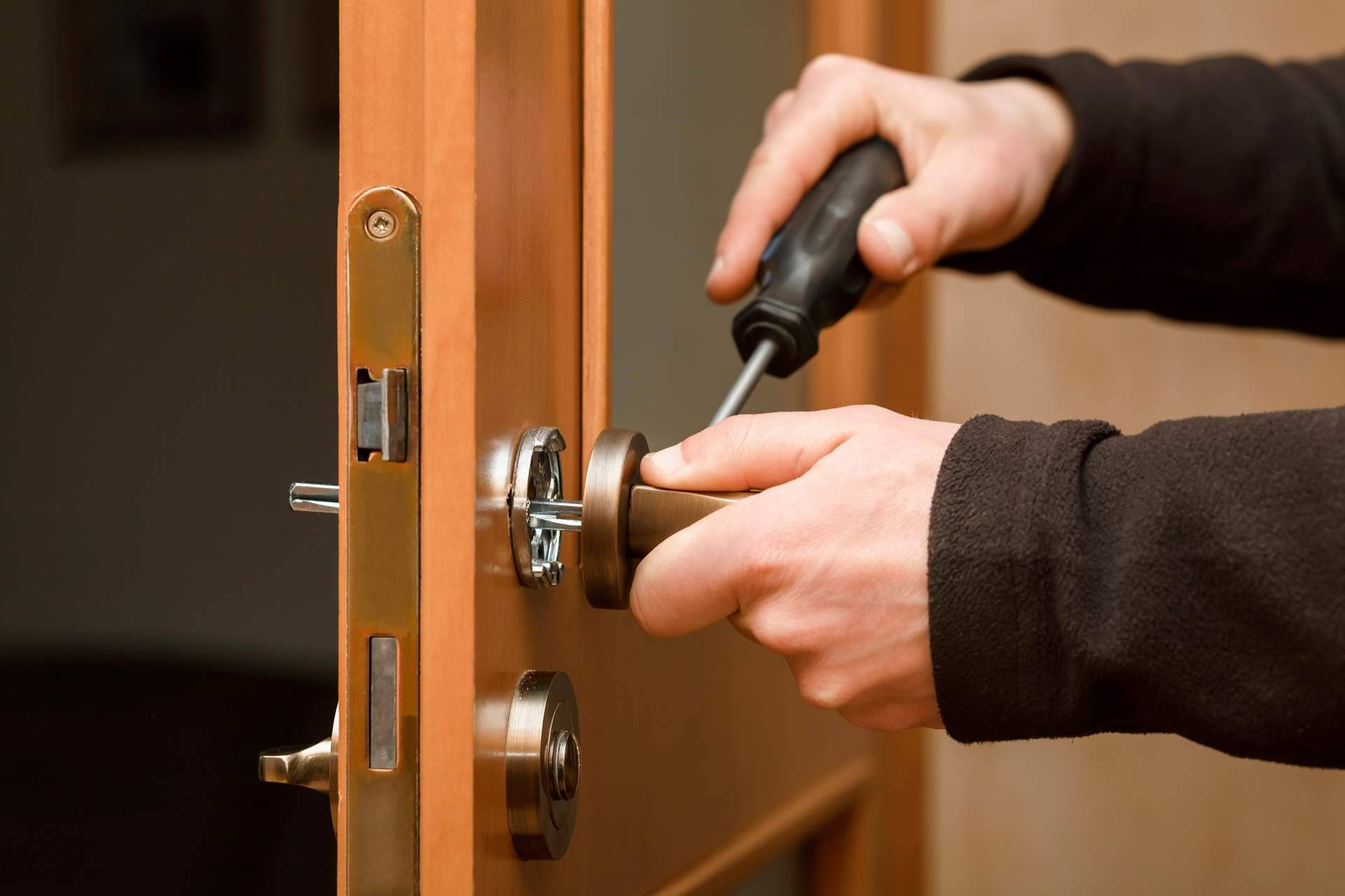 Los cerrajeros en Madrid de Reparartucasa están disponibles 24/7 incluso en días festivos