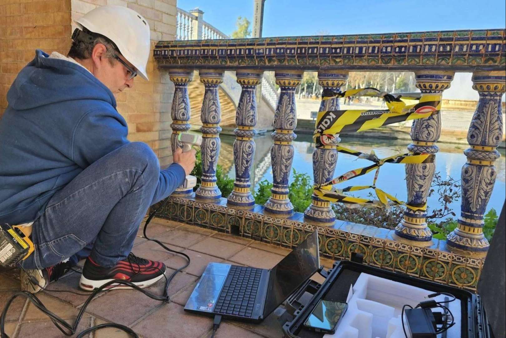 Escaneo y reproducción para la restauración del patrimonio en la plaza de España de Sevilla, con Sumiserán S.L