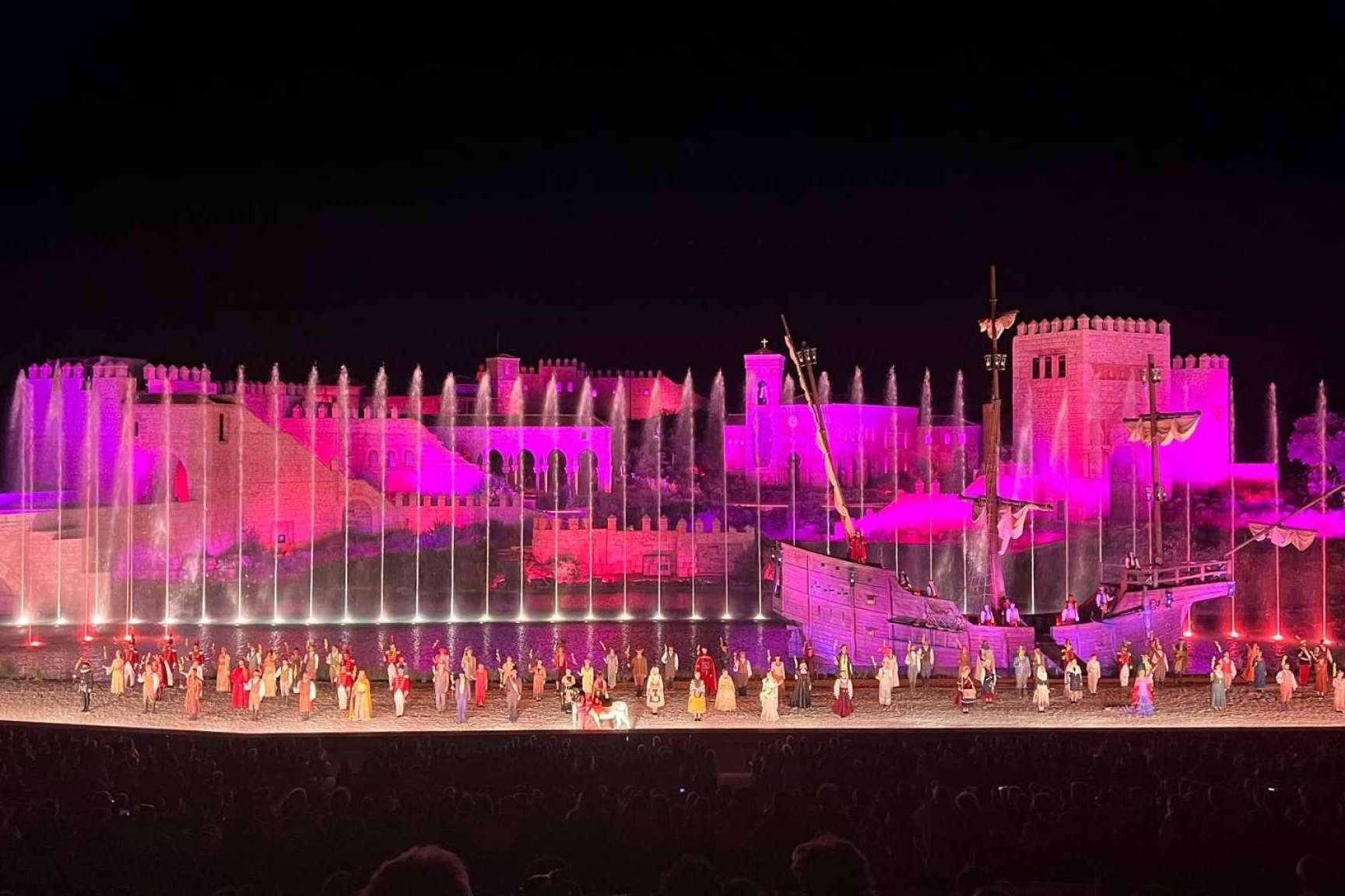 Recorrido por la historia de España en el parque temático Puy Du Fou en Toledo