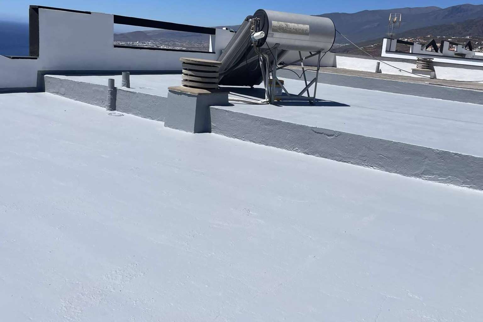 Gracias al servicio de impermeabilización de cubiertas de Para-Aguas Canarias es posible evitar filtraciones