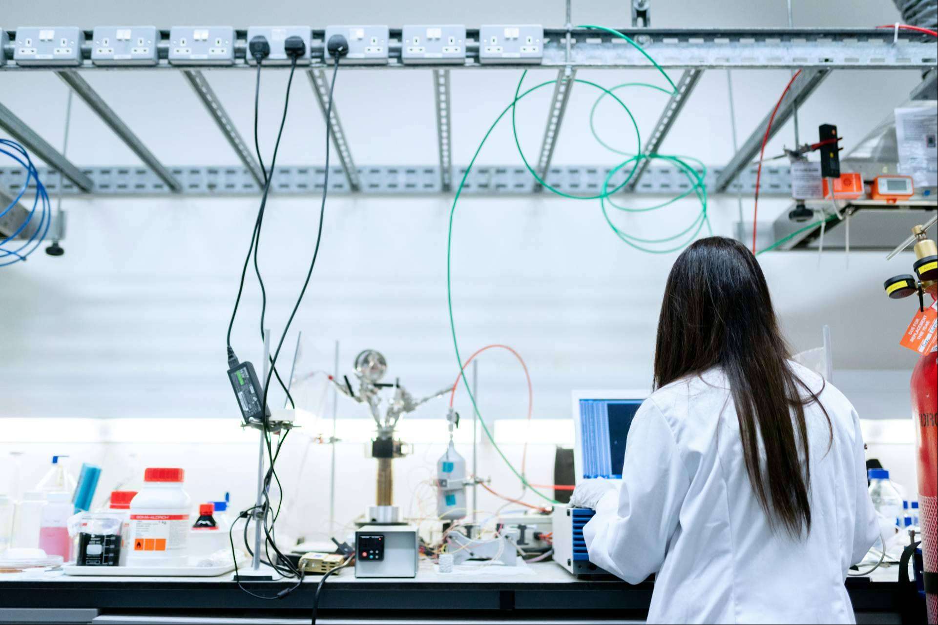 Los servicios de TLR+ integran equipos profesionales empresariales e investigadores para transformar proyectos