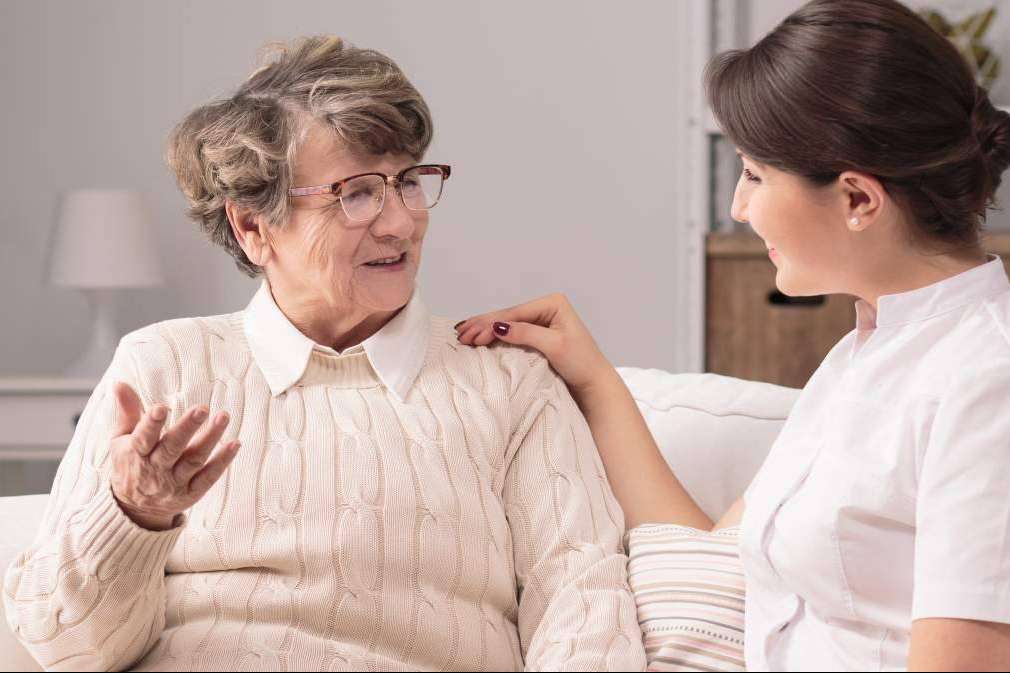 Servicio personalizado para el adulto mayor en el hogar