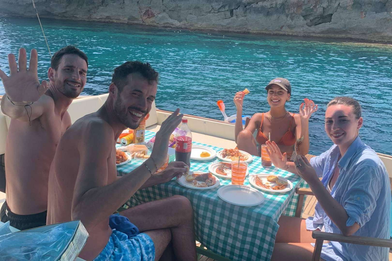 Menorca desde el mar; vacaciones en barco con Ola Menorca