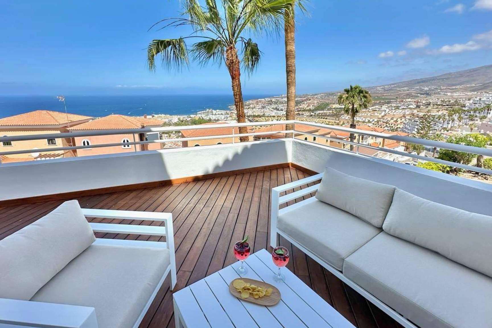 Canarias.com cuenta con villas de lujo en Tenerife con capacidad para hasta 8 personas