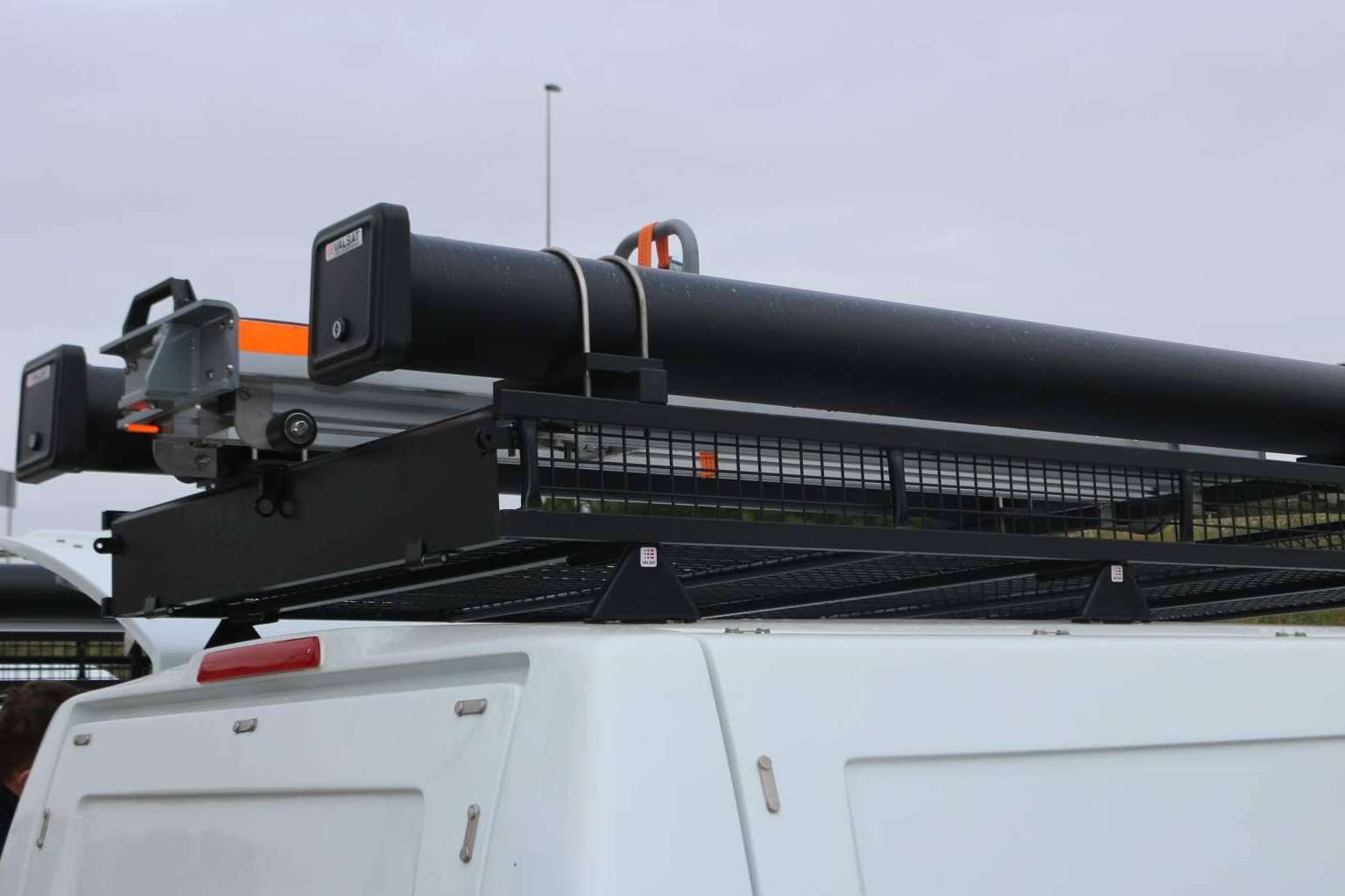 Cómo sacar el máximo provecho del techo de una furgoneta con las bacas y portaescaleras de Valsat