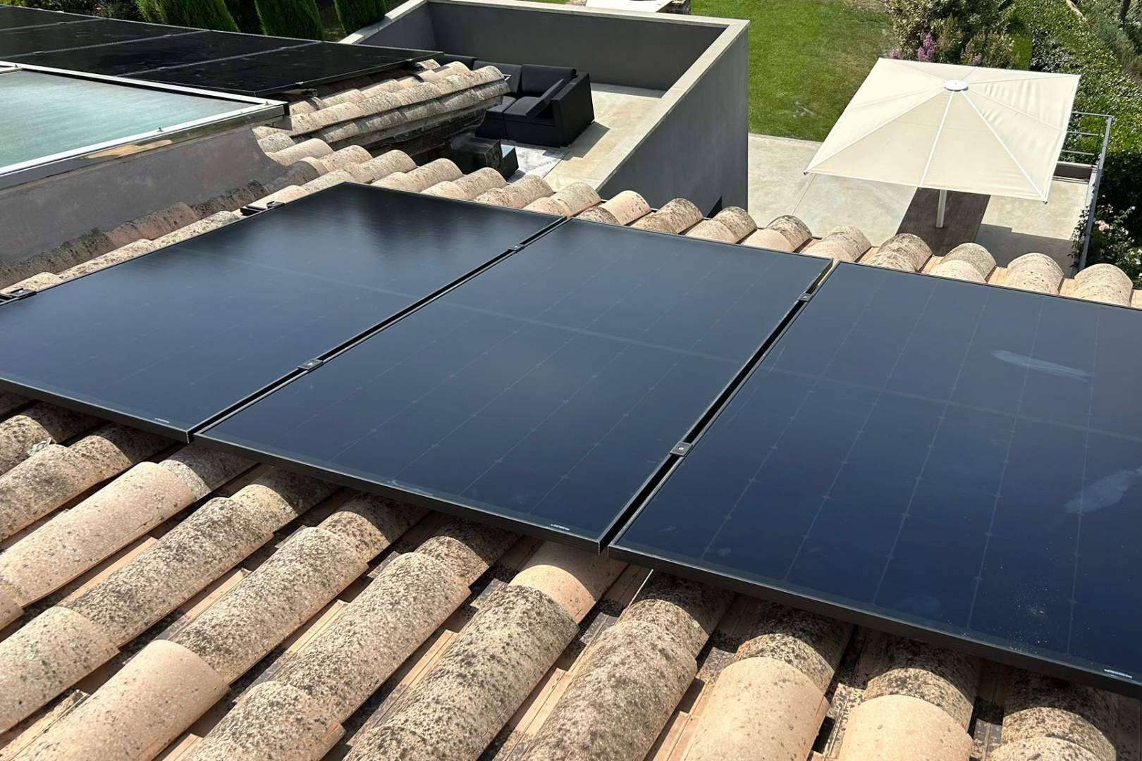 REC Group selecciona a SunFields Europe como su nuevo distribuidor oficial en España y Portugal, para sus paneles solares de alta gama