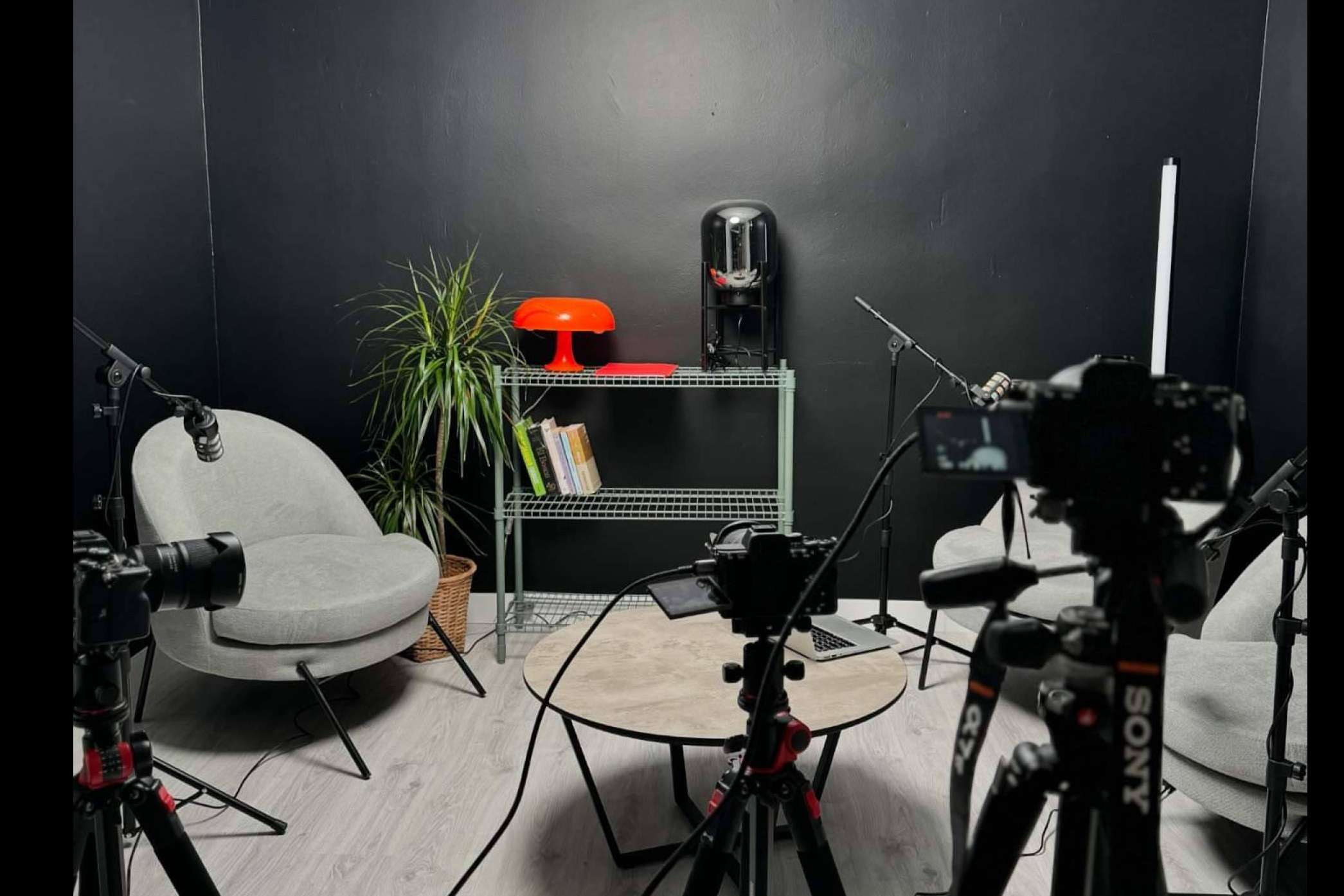 Producción profesional de Podcasts para marcas, artistas e infoproductores en el sur de Madrid con los servicios de Qué Onda Studios