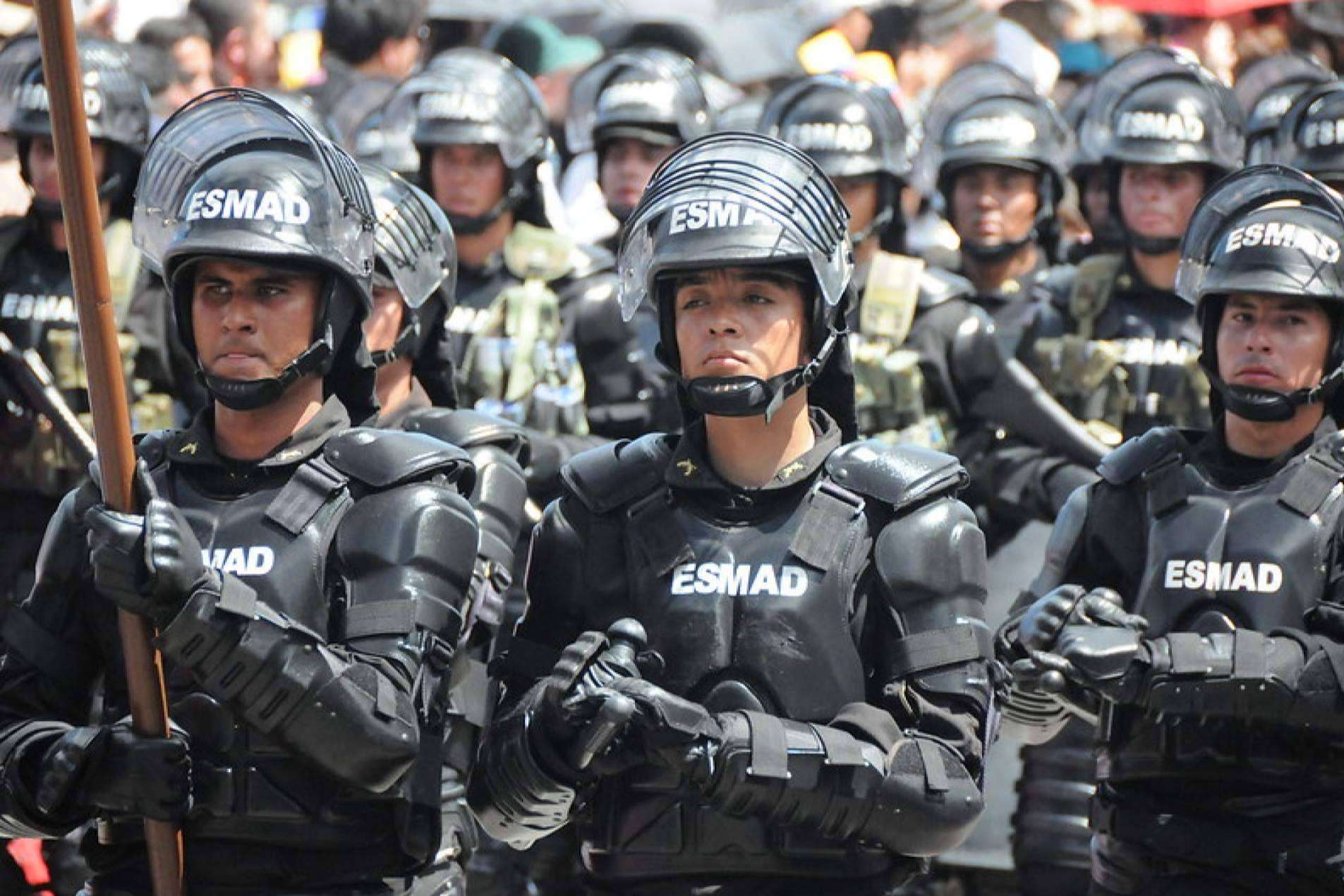 Guantes antidisturbios, ¿Qué tiene de especial el material antidisturbios?