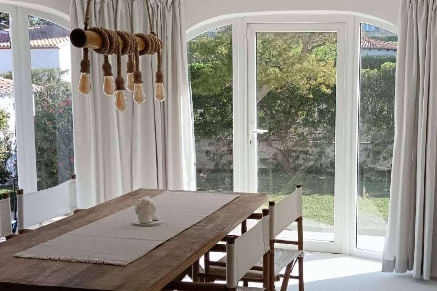 Mhh TEXTIL by MyHOMYHOME ofrece una amplia variedad de cortinas a medida en la Costa Blanca