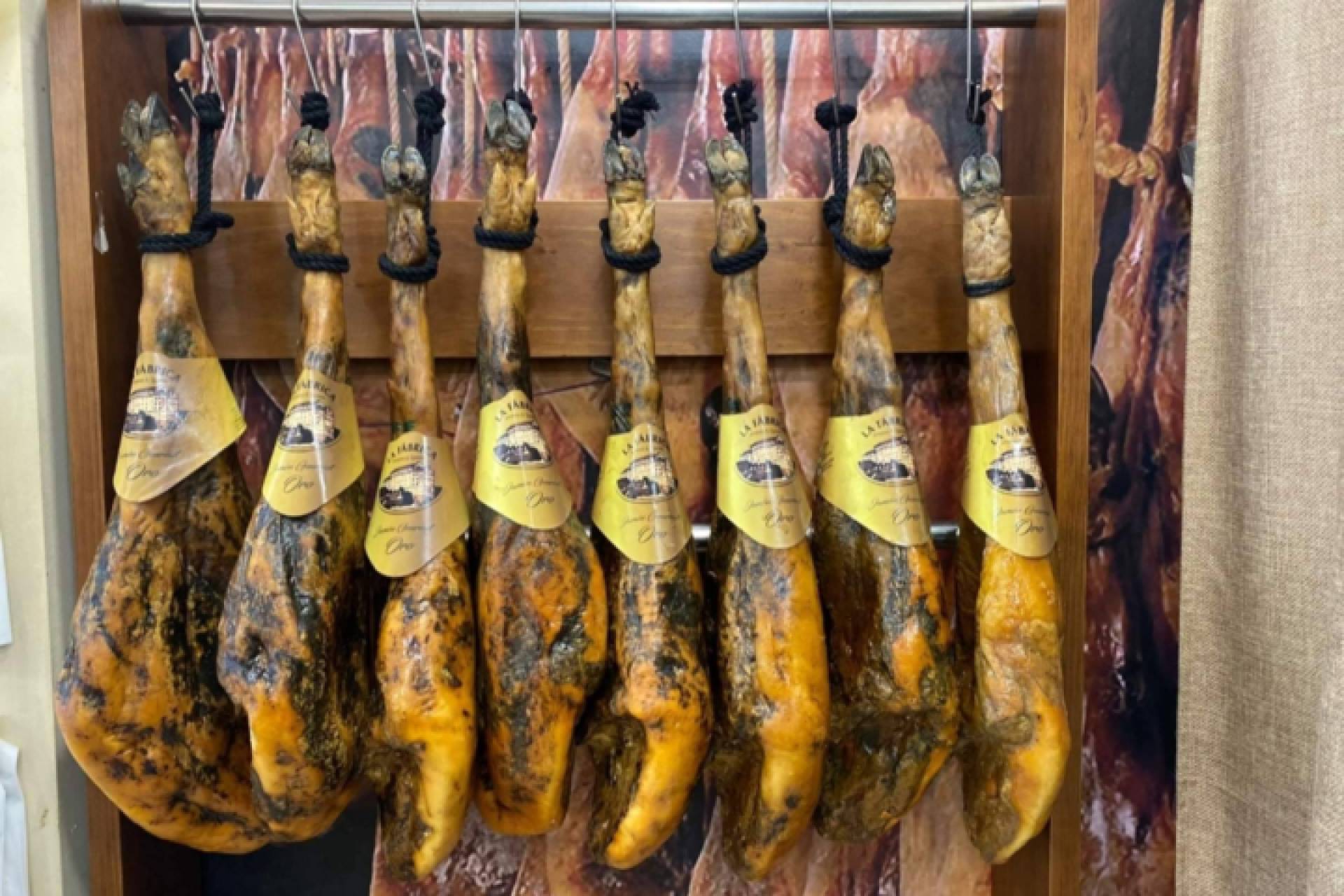 La Fábrica Jamones & Quesos, una tienda gourmet que garantiza calidad premium a precios asequibles