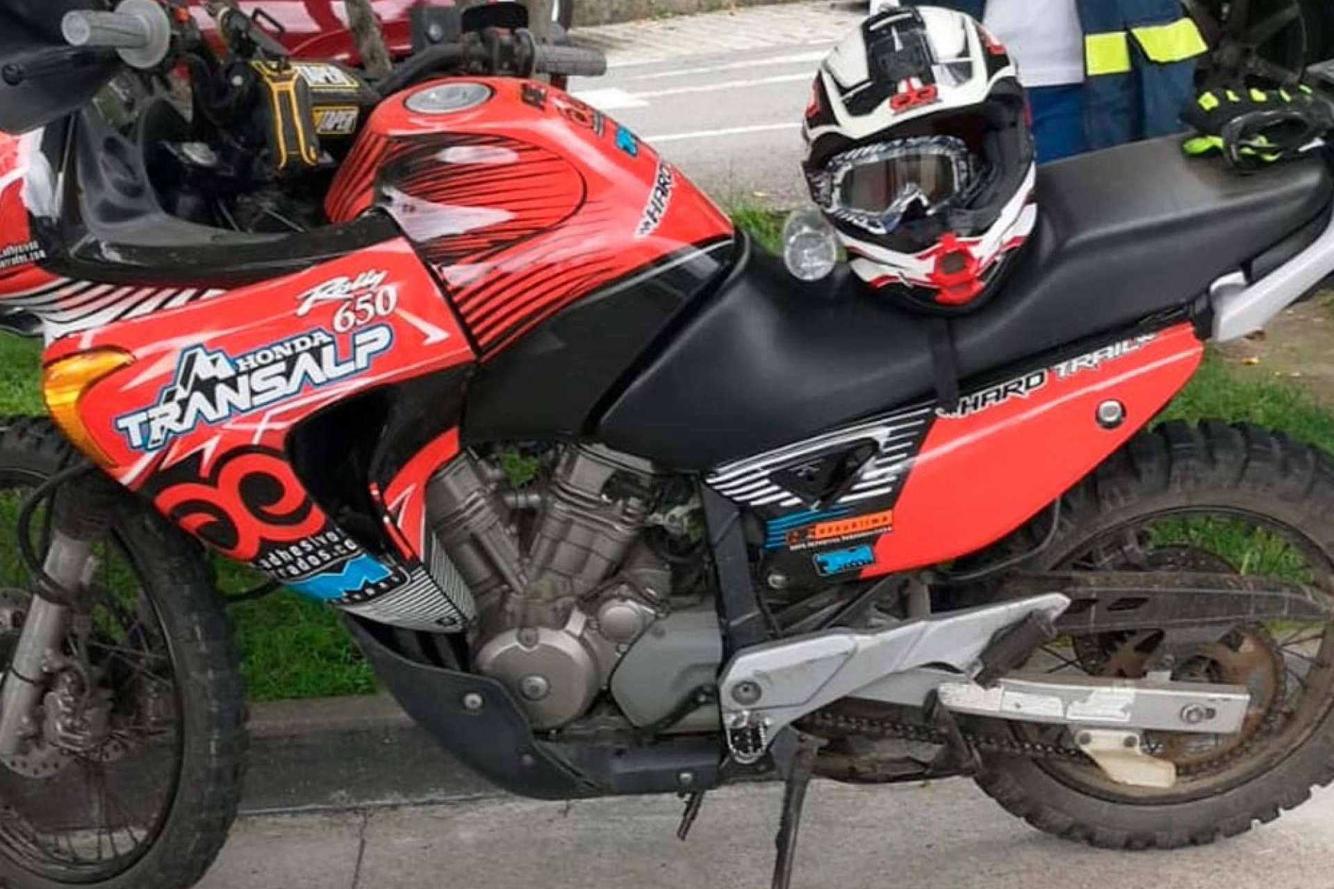Kits de pegatinas personalizables para motos con ADHESIVOS EMBARRADOS