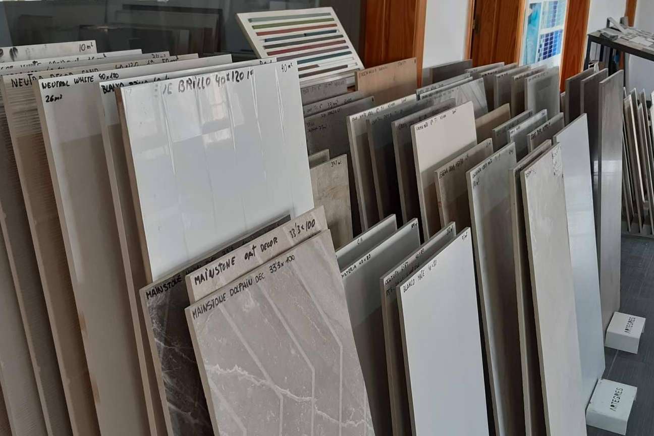 Cientos de azulejos porcelánicos outlet multimarca en Artegres