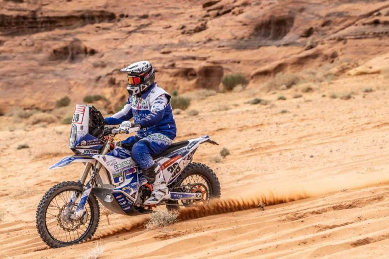 Personalización sin límites con las pegatinas de moto a medida de ADHESIVOSEMBARRADOS