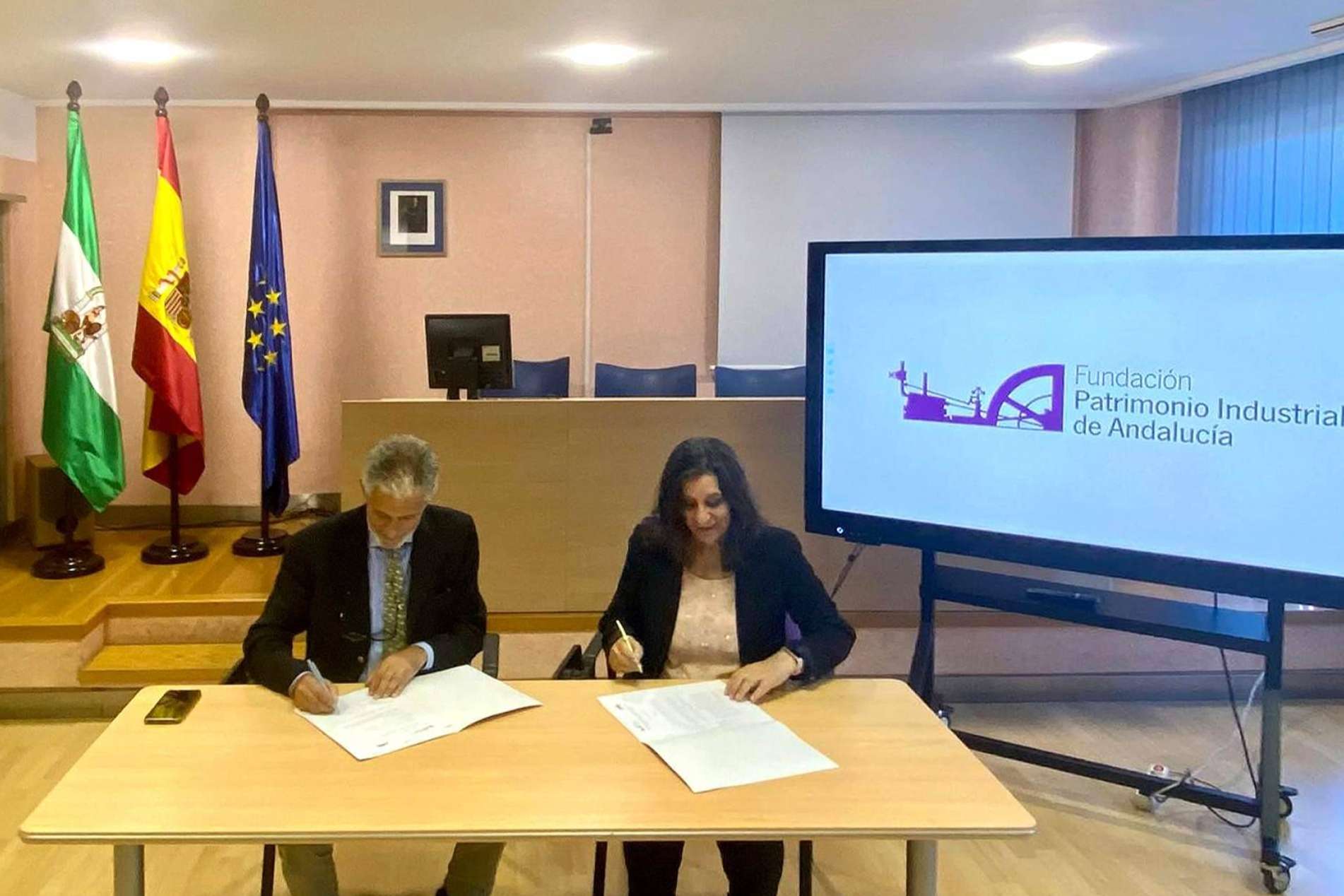 La Fundación del Patrimonio Ferroviario firma un convenio con la Fundación del Patrimonio Industrial de Andalucía