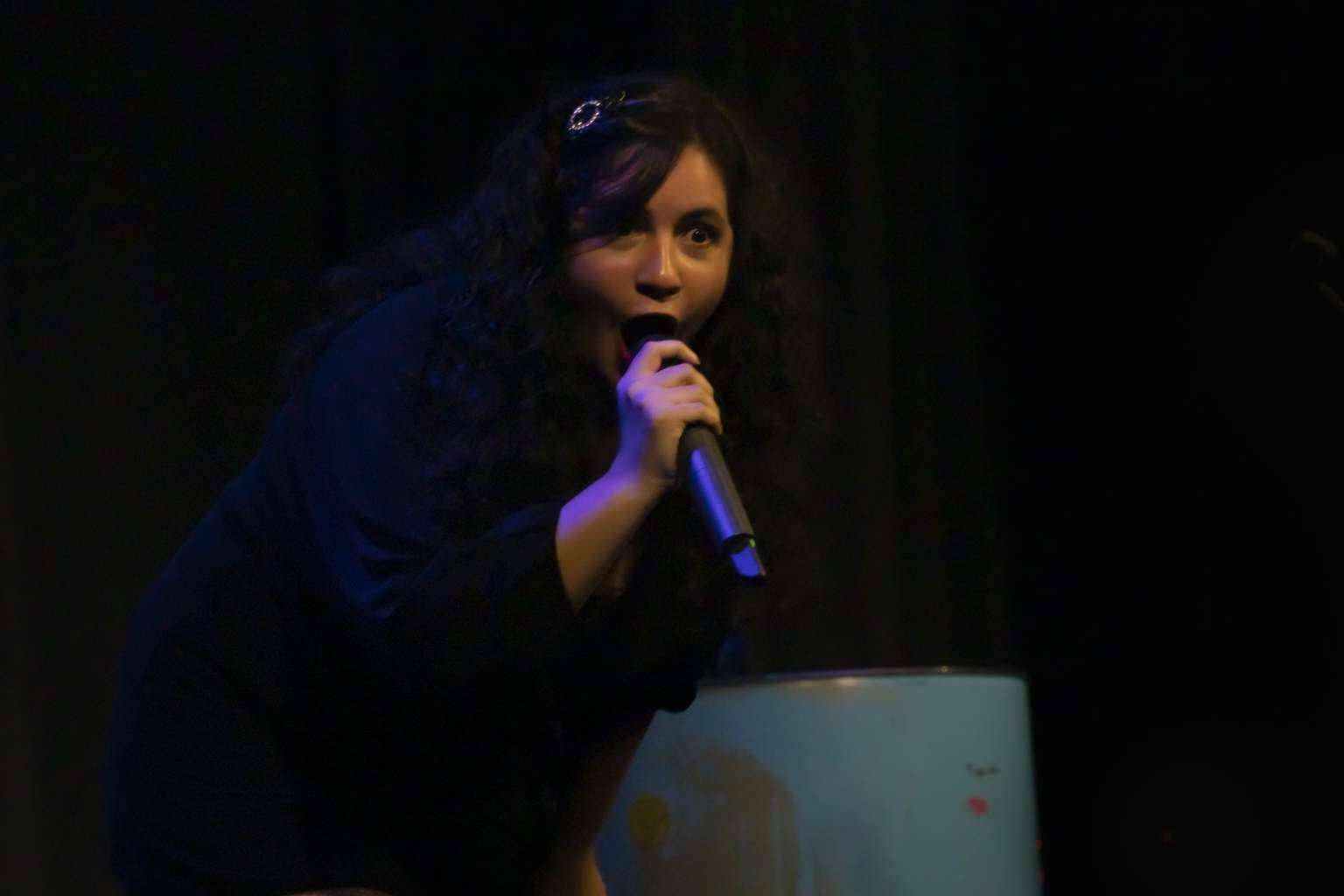 'Monologamia' presenta espectáculos de comedia inclusiva y femenina para celebrar la igualdad y la integración social a través del humor