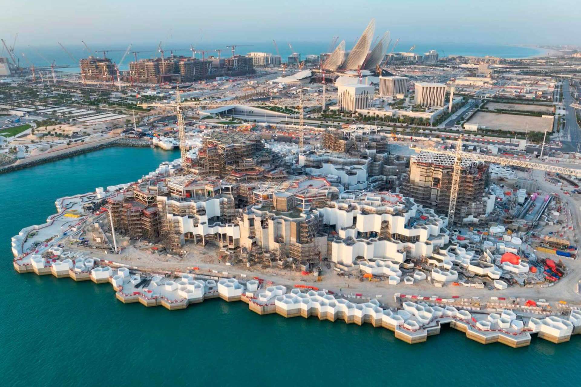 El Museo de Historia Natural de Abu Dhabi incorpora la tecnología innovadora de los techos móviles de Airclos