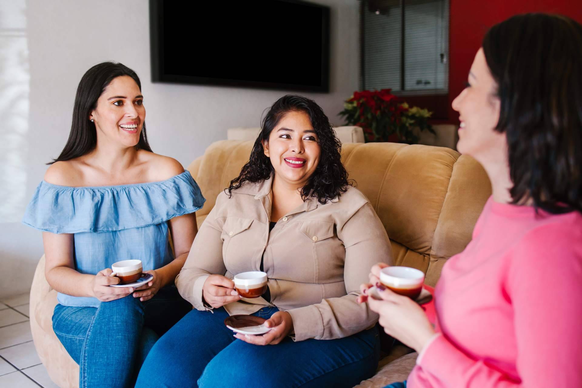 Chats Infinitos ofrece una propuesta de chat exclusiva para mujeres que rompe barreras digitales