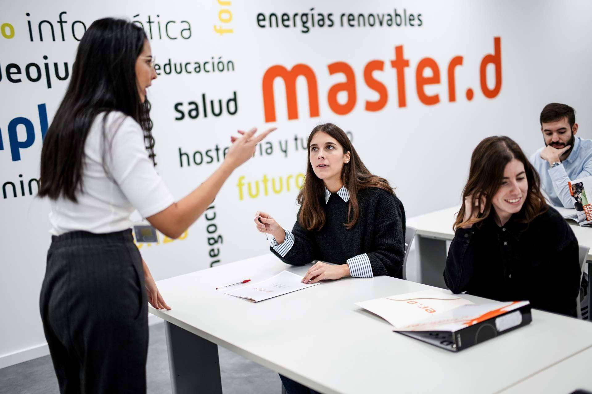El 2025 marca el futuro de las Oposiciones TCAE en Auxiliar de Enfermería