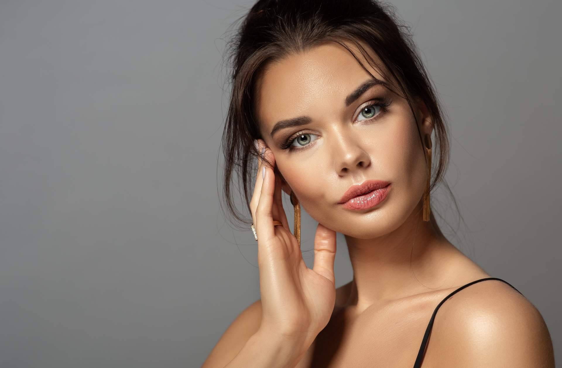 Maquillaje y belleza al alcance de todos; Tus Compras de Confianza ofrece precios de coste sin permanencia
