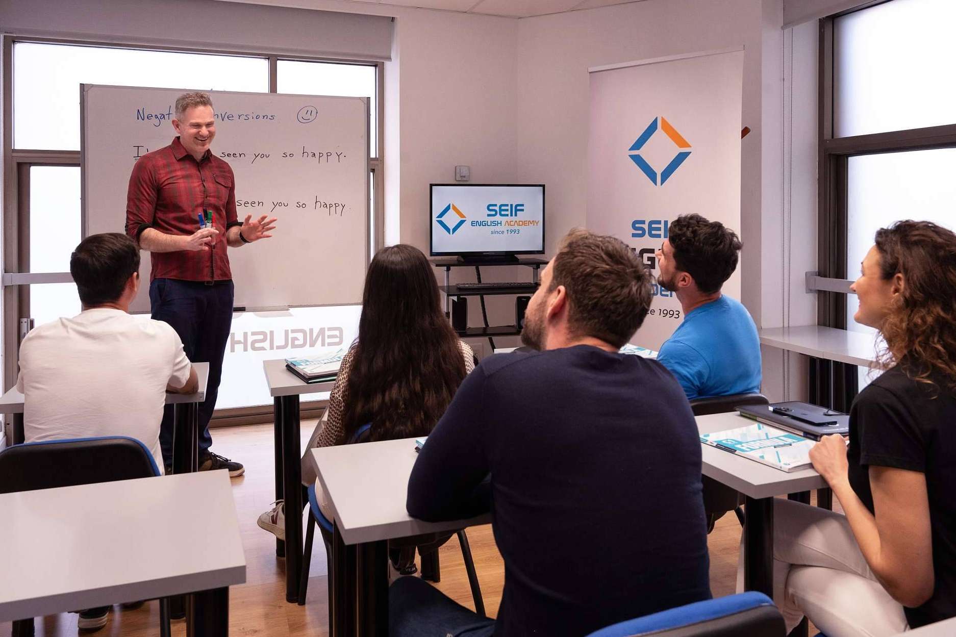 Aprender inglés en Madrid con un método innovador; cursos para adultos en Seif English Academy