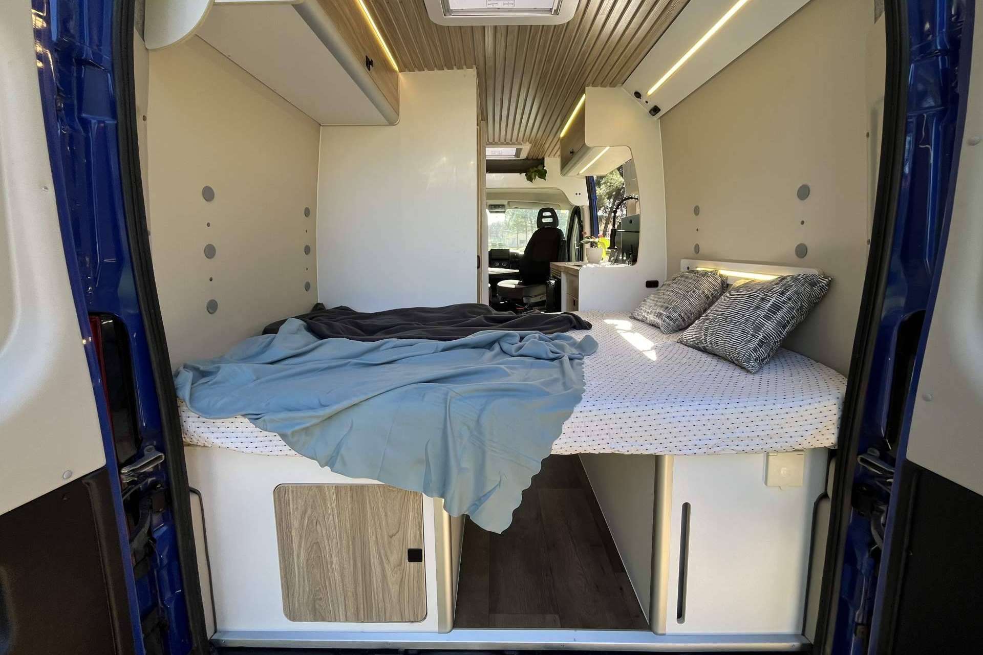 Soluciones personalizadas para la camperización de furgonetas en Madrid con Fabricamper