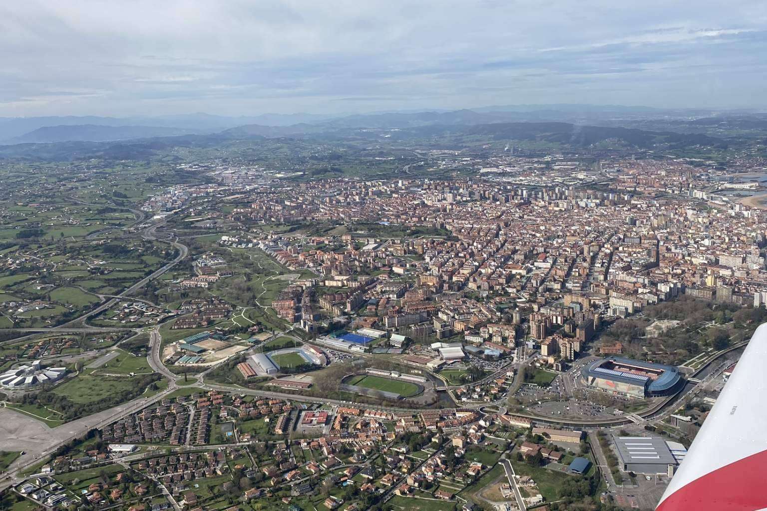 Cómo influyen las condiciones meteorológicas en el vuelo de ultraligeros en Asturias y cómo afrontarlas