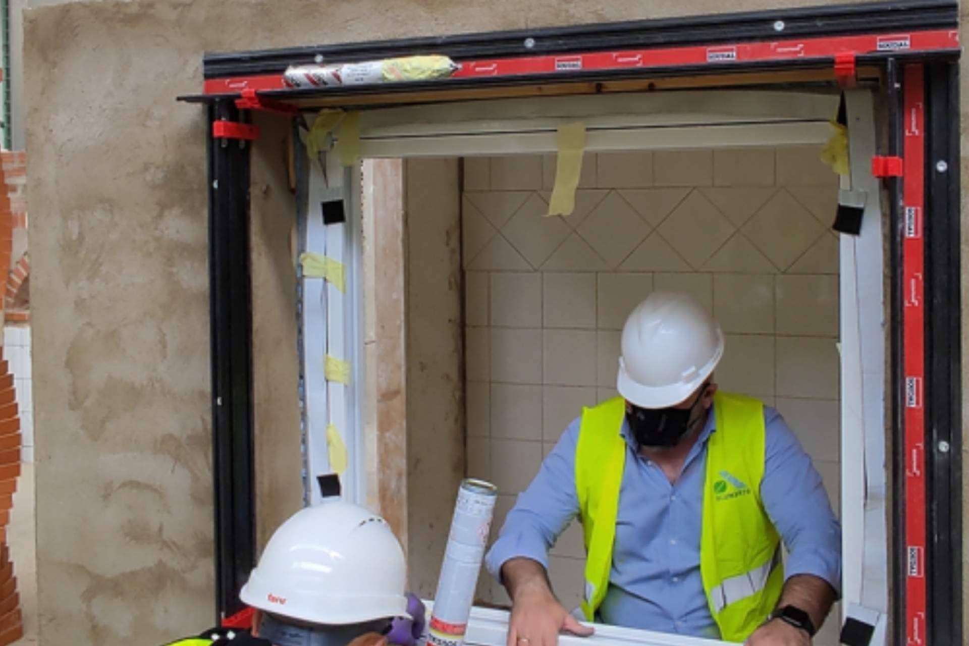 Sellado de ventanas con SWS Soudal; soluciones de hermeticidad y aislamiento para ahorro energético