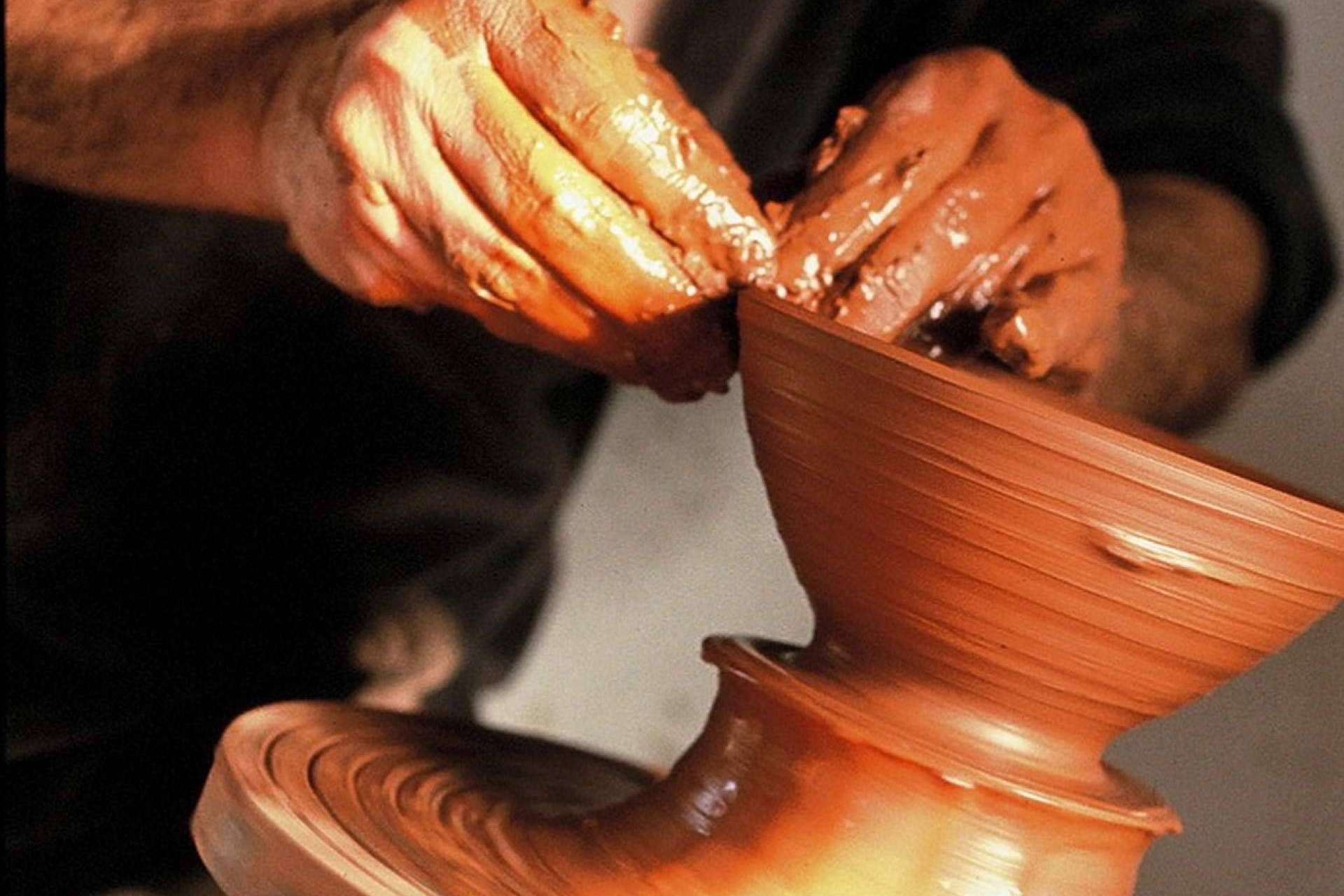 El Ecomuséu Ca l’Asturcón ofrece residencias artísticas con enfoque en cerámica y lana tradicional