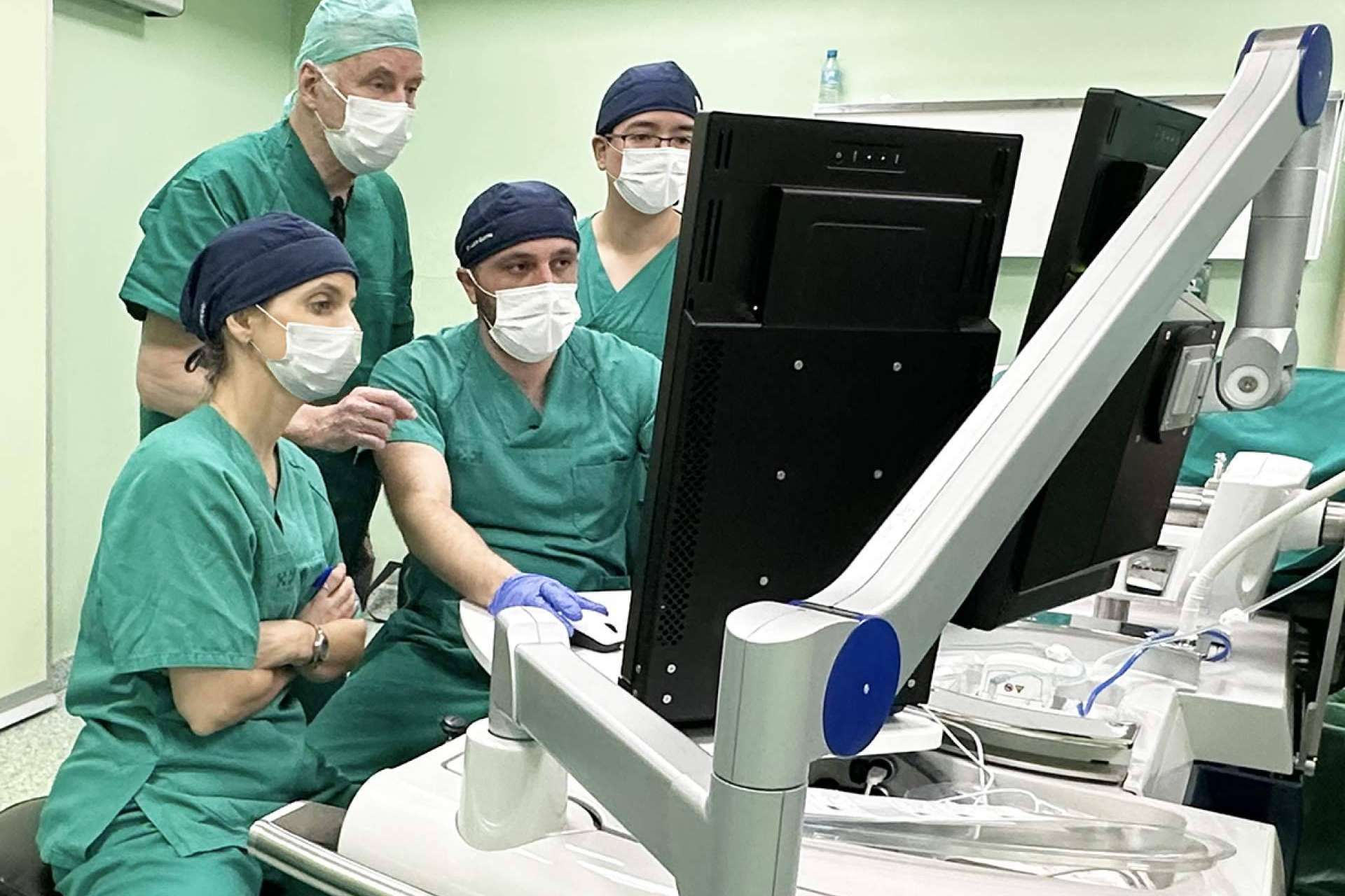 La excelencia en urología llega a un nuevo nivel con la cirugía robótica de ROC Clinic