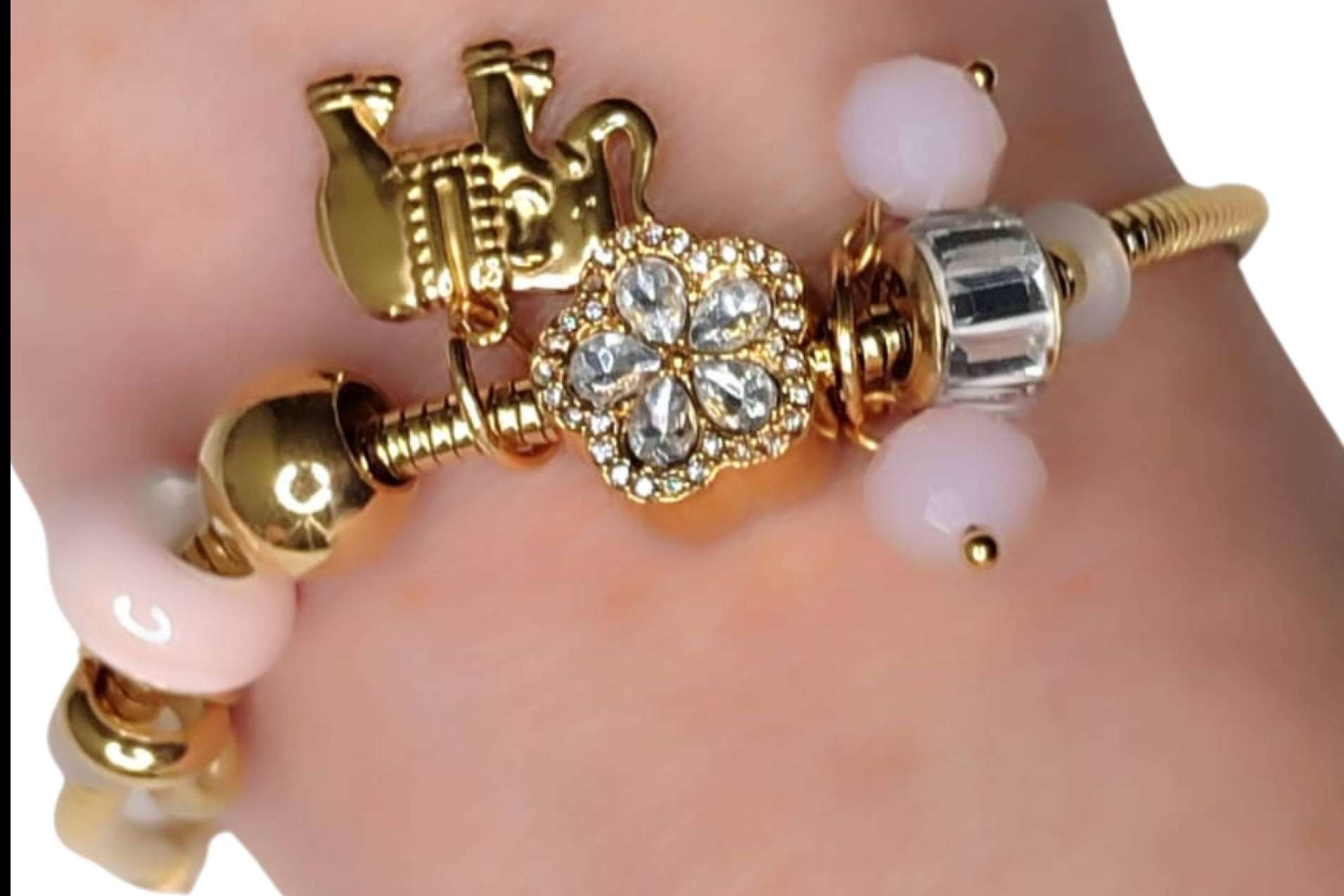 Las pulseras y tobilleras que marcarán tendencia este verano, según Estiloneu