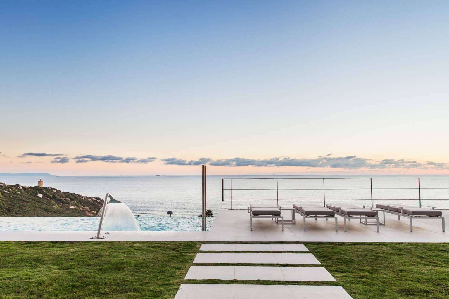 Villa Alkaram ofrece una experiencia exclusiva de descanso en una villa de lujo en Zahara de los Atunes