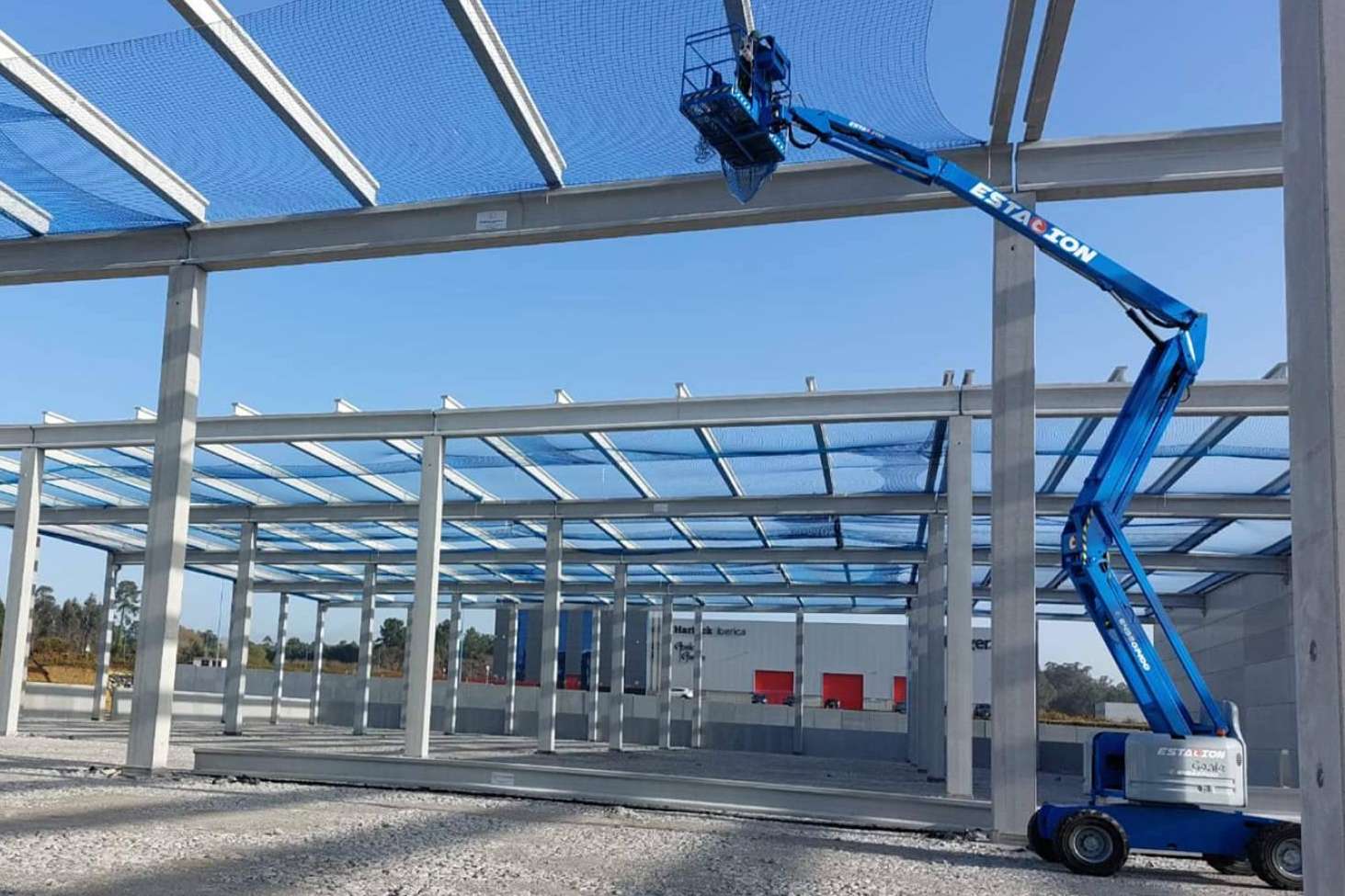 Redes y Protección asegura la correcta instalación de redes de seguridad en obras industriales