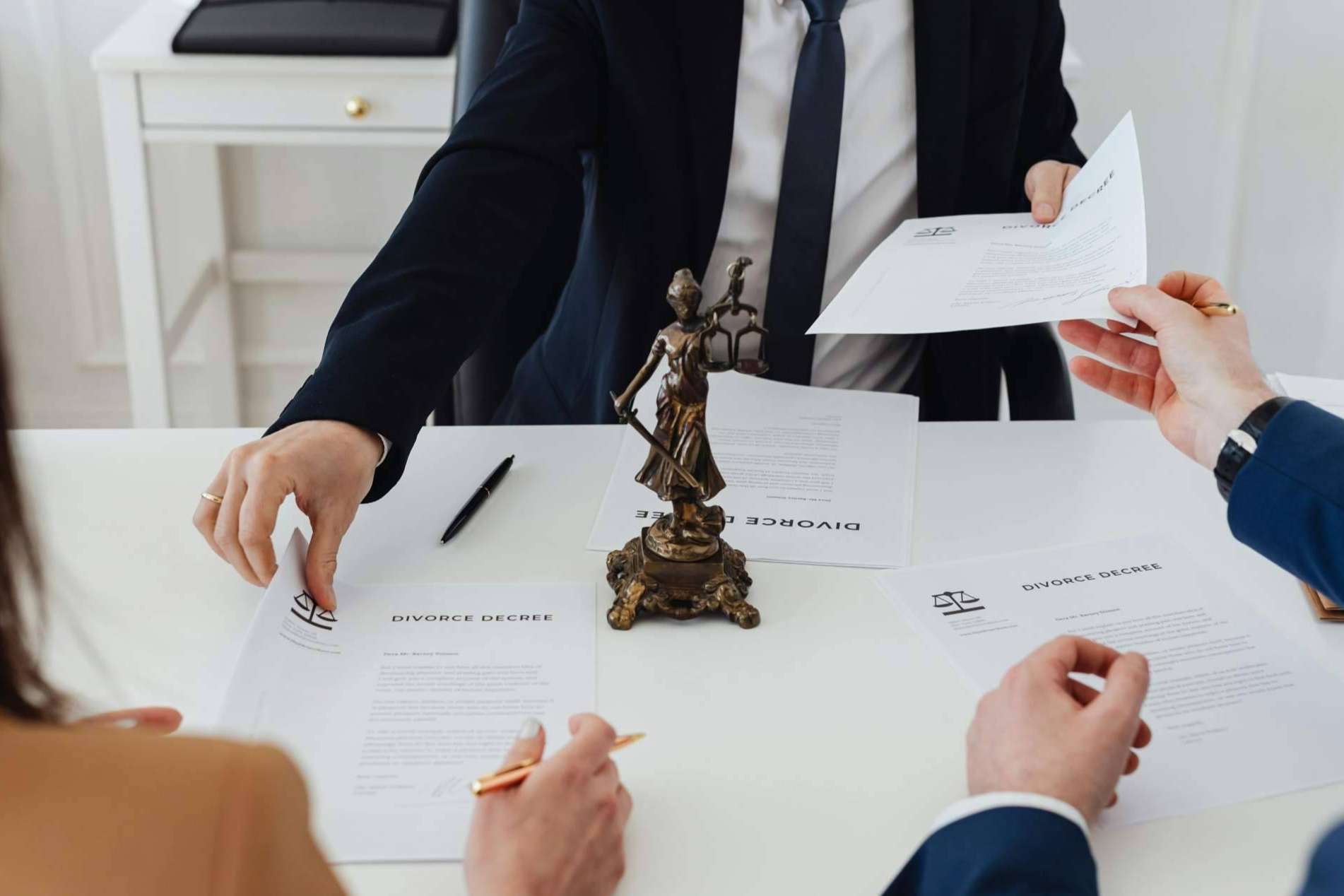 Abogados de extranjería en Barcelona, Legalcity refuerza su compromiso con la comunidad migrante