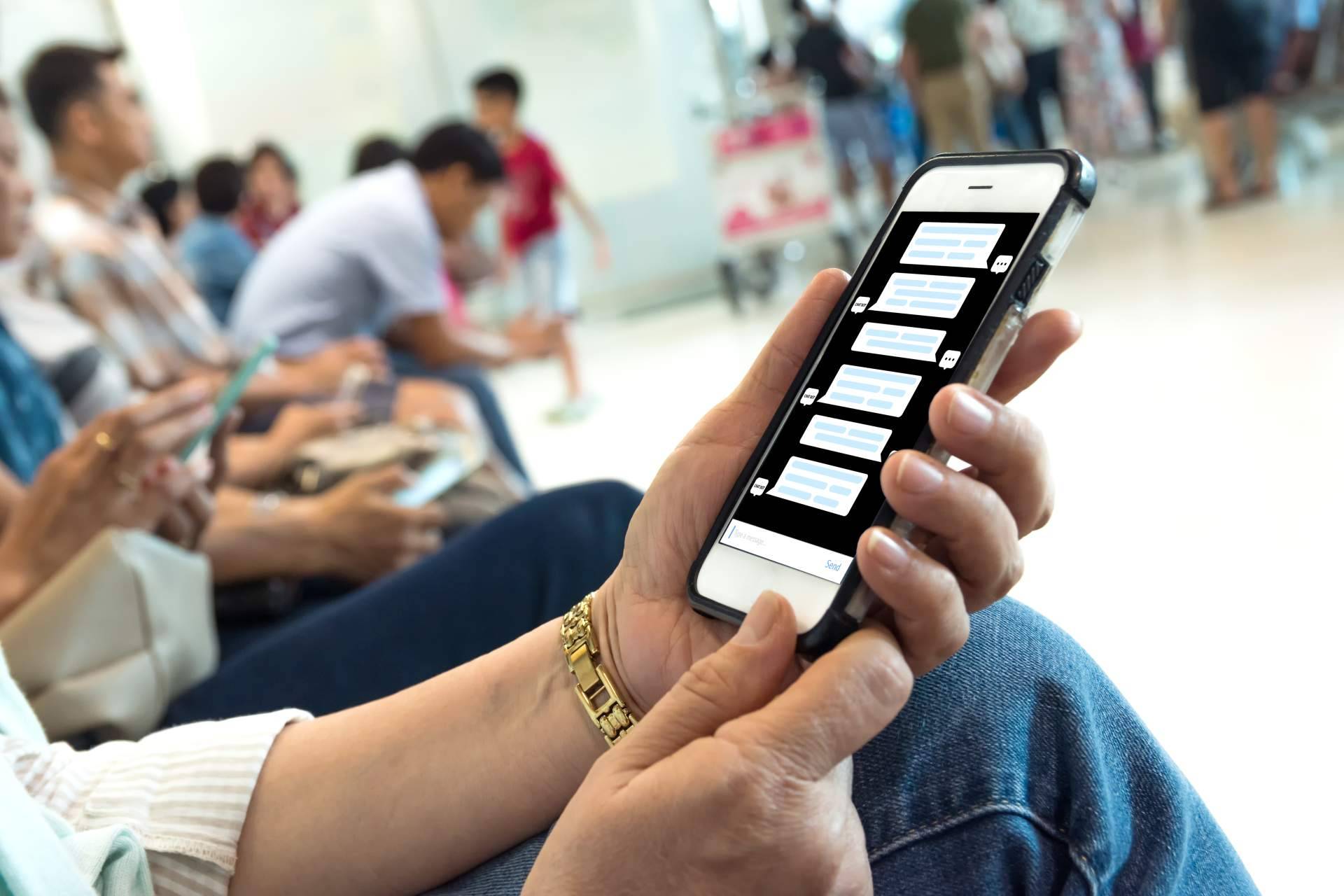 La implantación de chatbots con IA transforma la interacción entre empresas y clientes