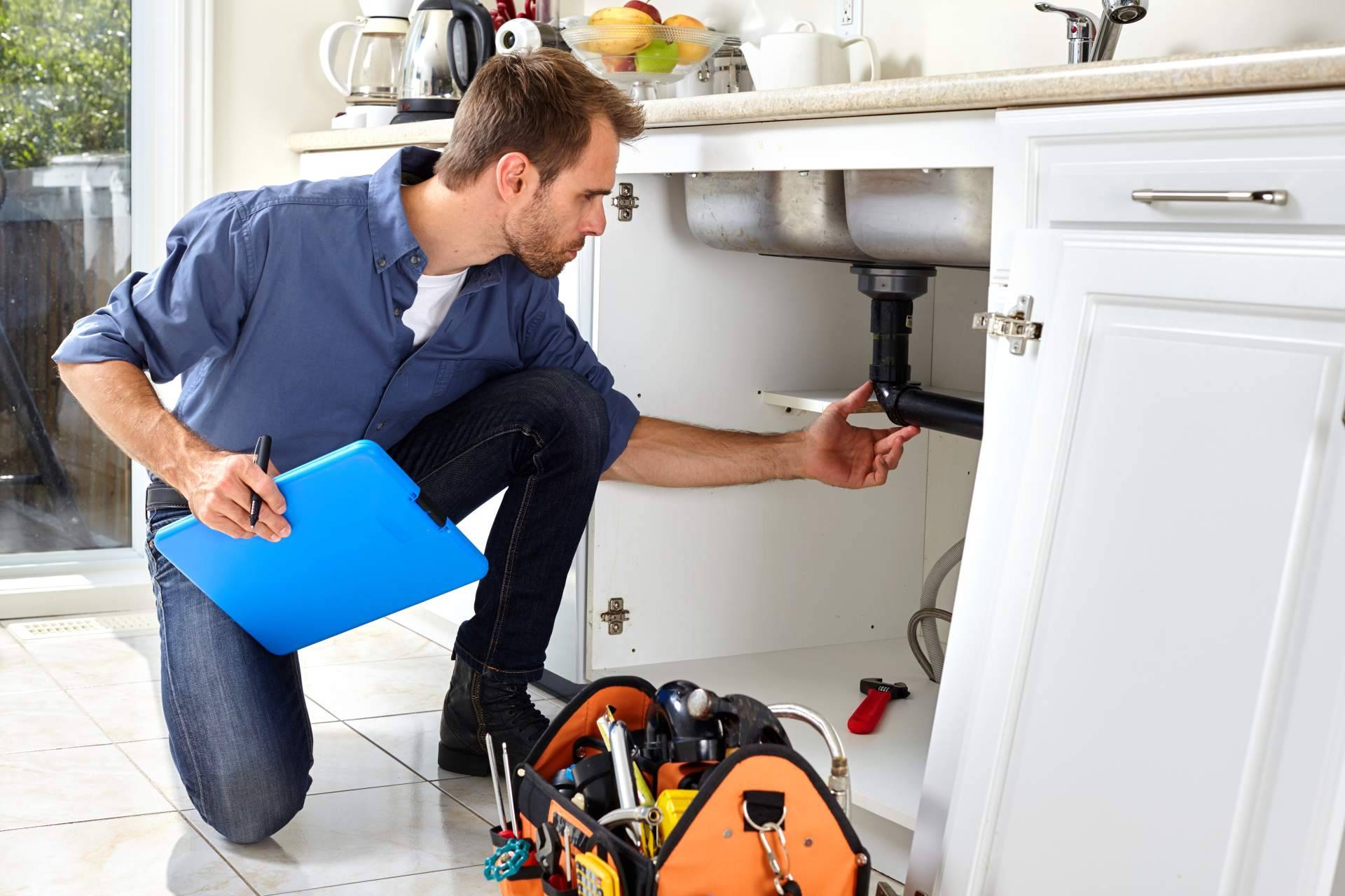 El servicio con fontaneros de confianza en San Luis de Sabinillas y Estepona que ofrece Reparaciones Gonzalez