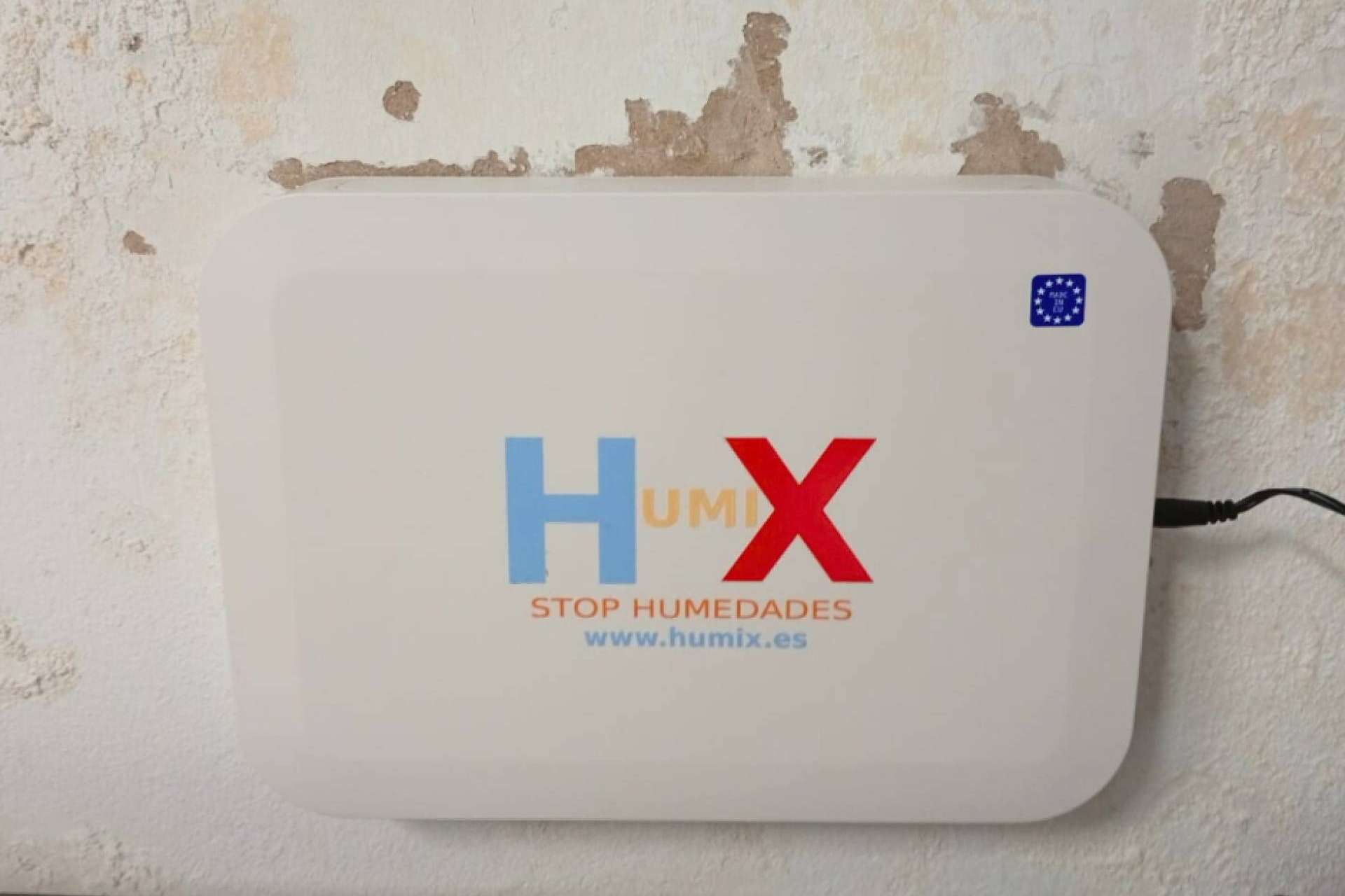 ¿Humedad en paredes o suelos? Humix elimina la humedad por capilaridad sin obras y por menos de 7 €/año