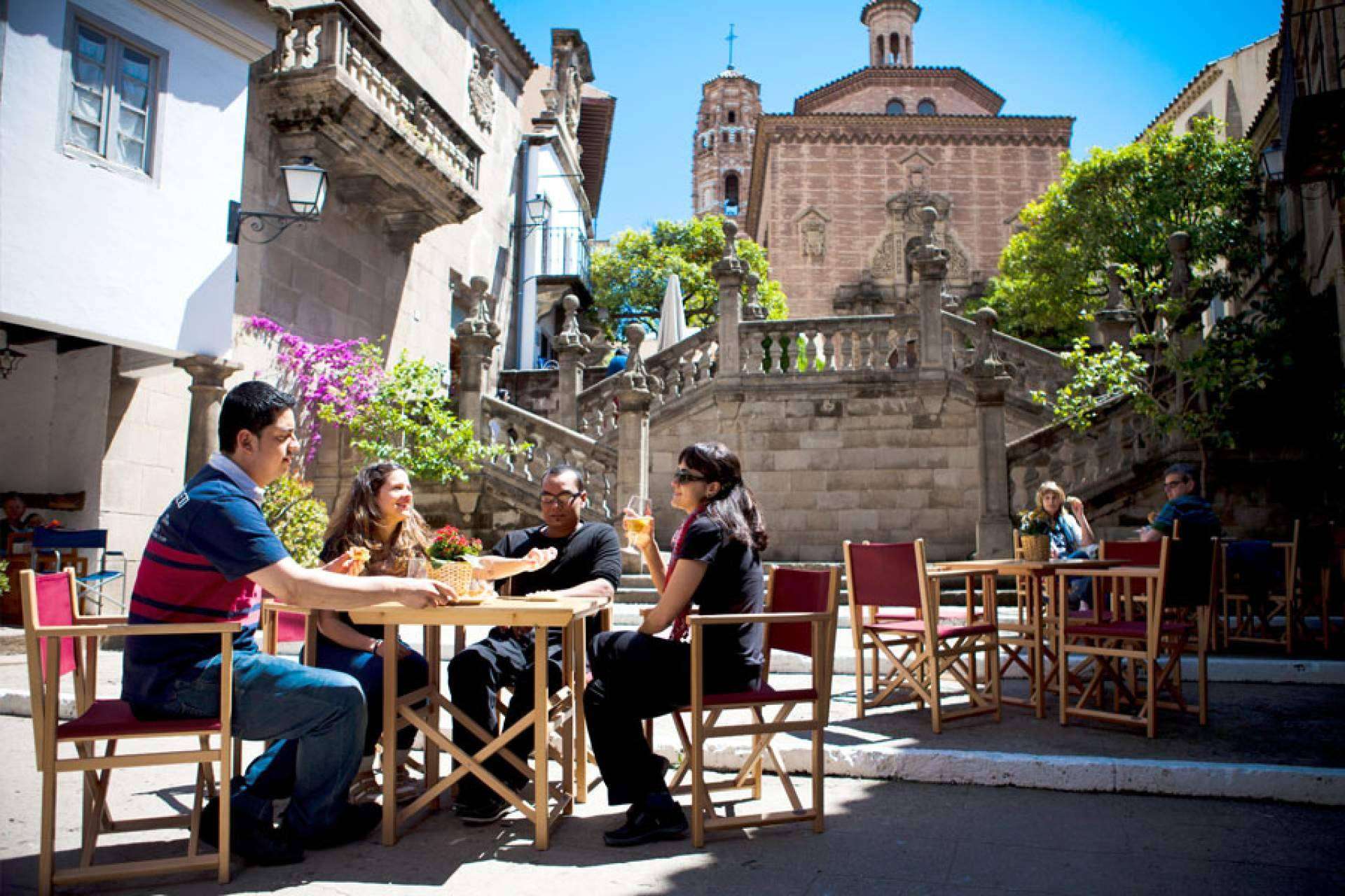 Un pueblo al aire libre lleno de sorpresas; Por qué a los viajeros les encanta el Poble Espanyol