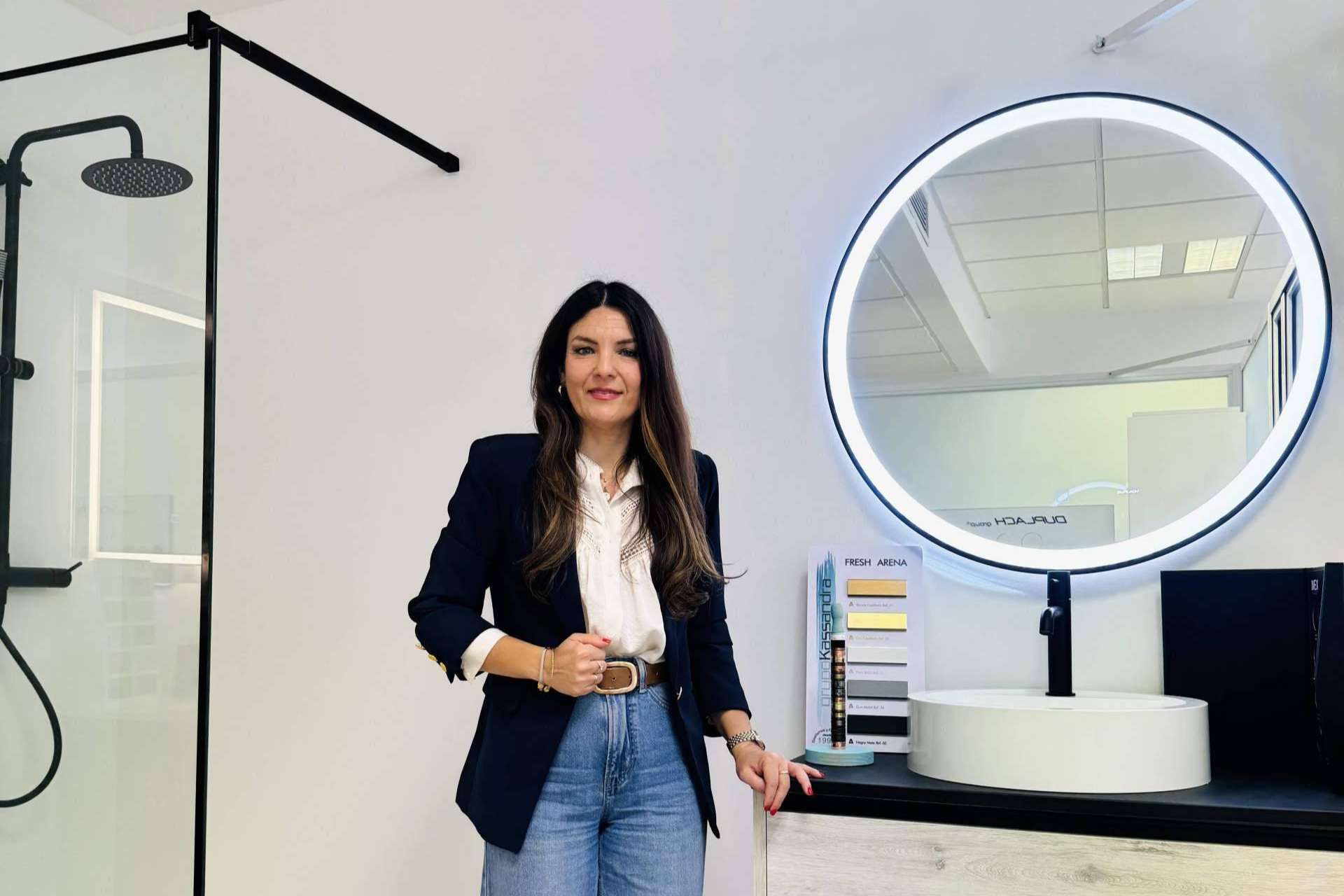 Balnearian destaca su liderazgo en mamparas de ducha con la visión de su gerente Pilar Vela