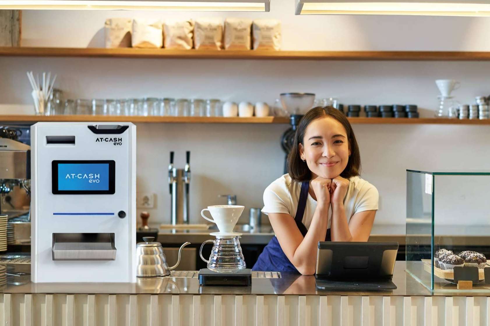 AT·CASH EVO incorpora una versión blanca pensada para clínicas y espacios modernos