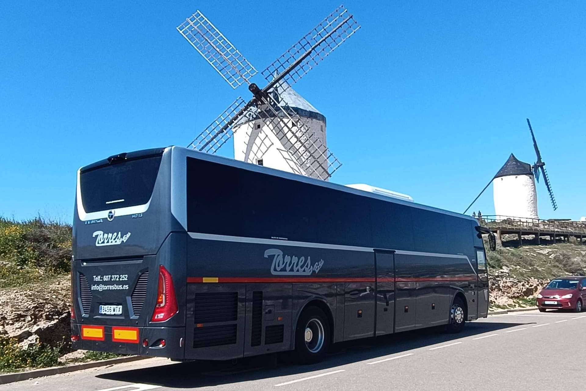 El servicio de alquiler autobuses Madrid de Torres Bus amplía su cobertura para viajes y eventos