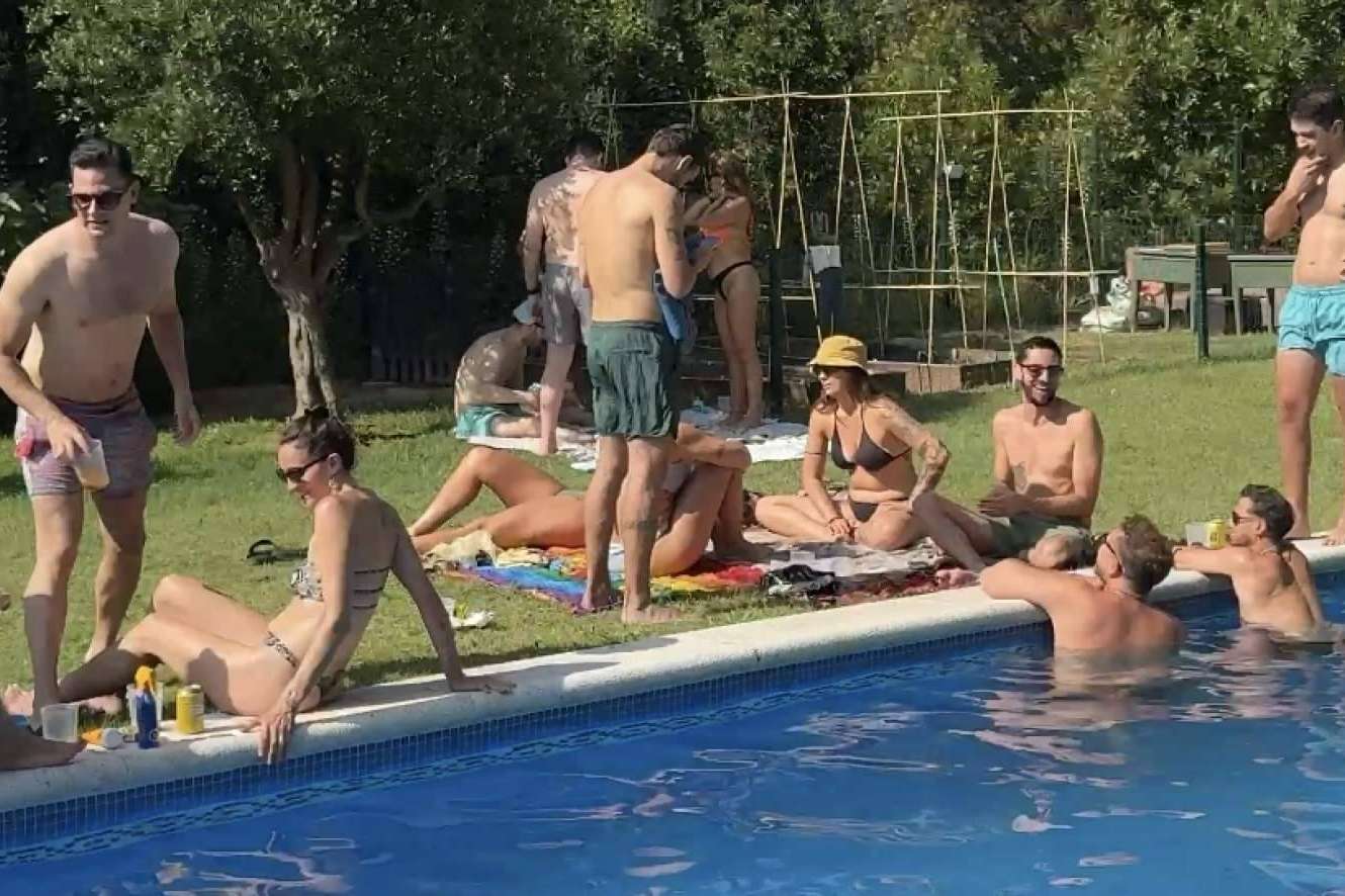 Alquilan su jardín con piscina y ganan más de 500€ en un día