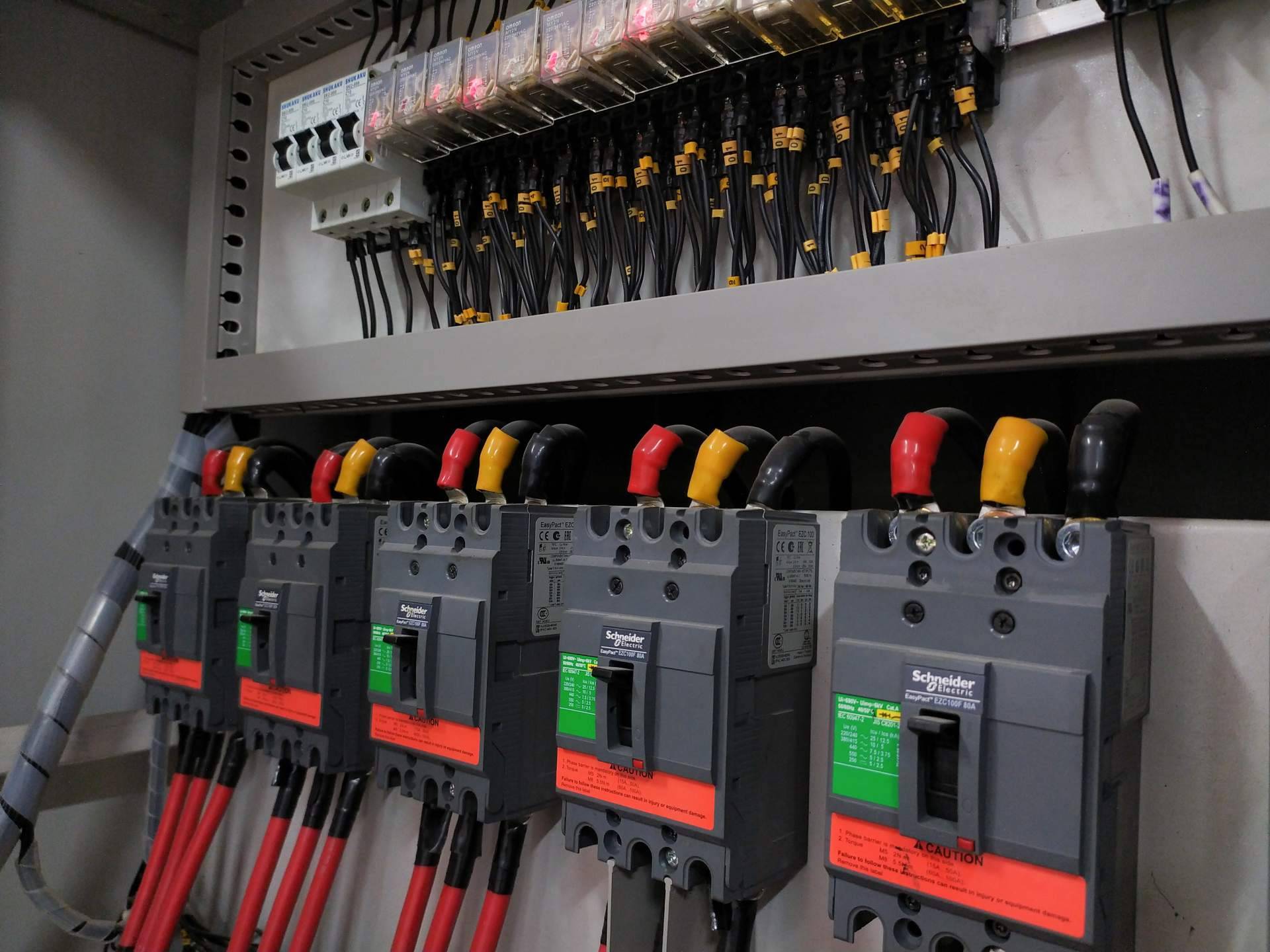 Material eléctrico Schneider Electric, pieza clave en la oferta tecnológica de Cadenza Electric