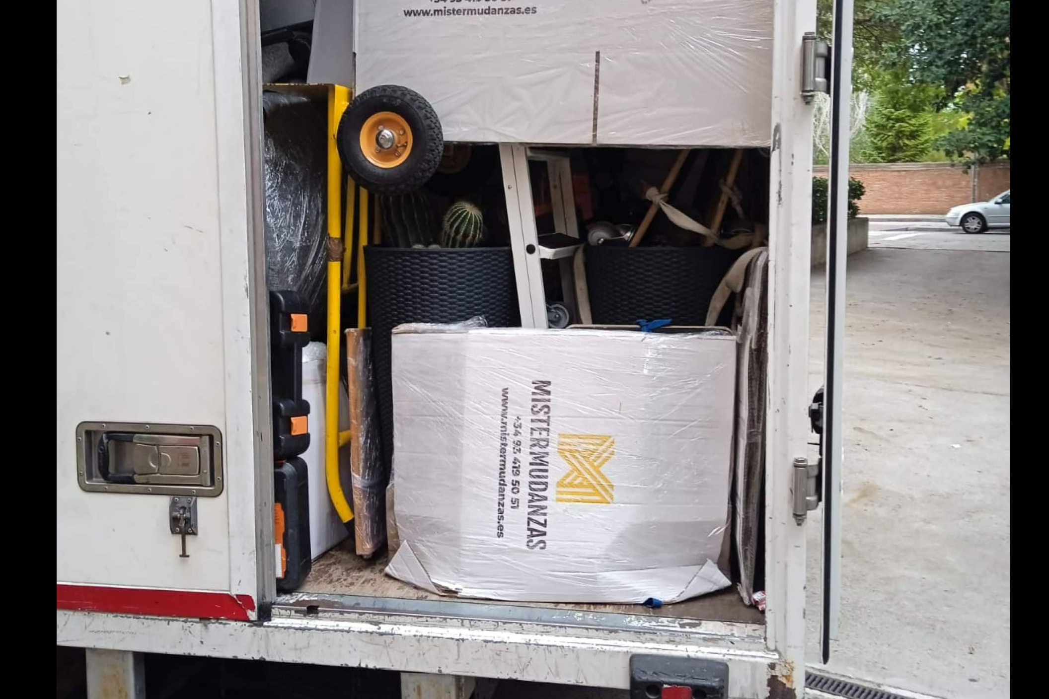 Mistermudanzas ofrece soluciones integrales como empresa de mudanzas con base operativa en Sant Cugat