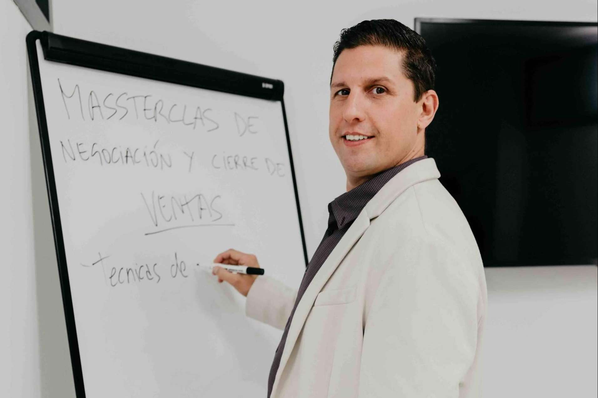 Su Asesor Inmobiliario y Contable amplía negocio y lleva ya meses financiando a los clientes que compran sus inmuebles