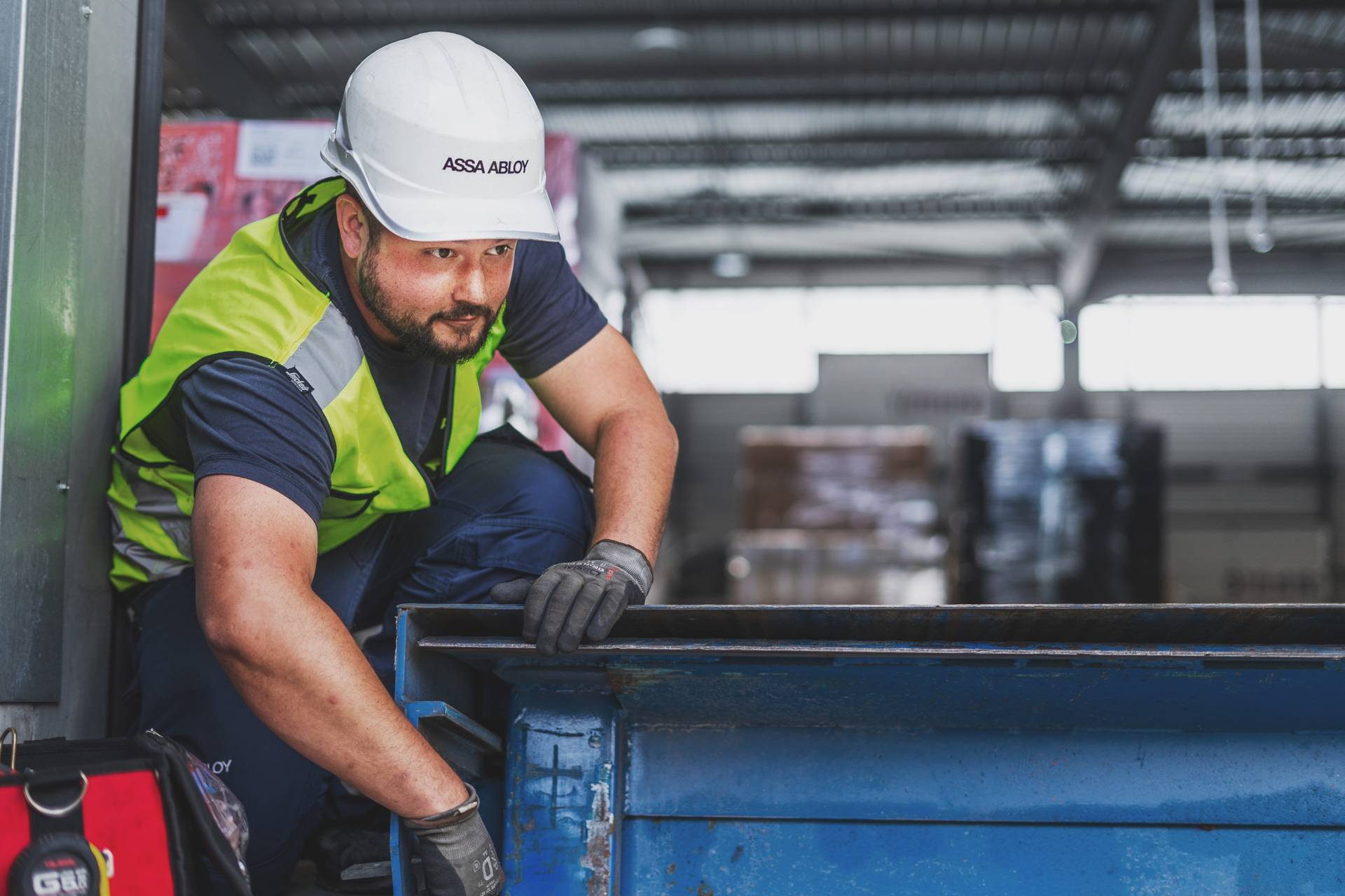 Mantenimiento especializado de puertas industriales y muelles de carga, la propuesta de ASSA ABLOY