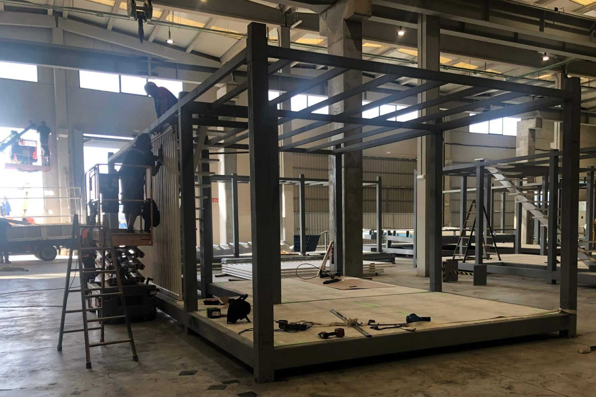 Construcciones modulares a medida para viviendas, oficinas y colegios con montaje in situ