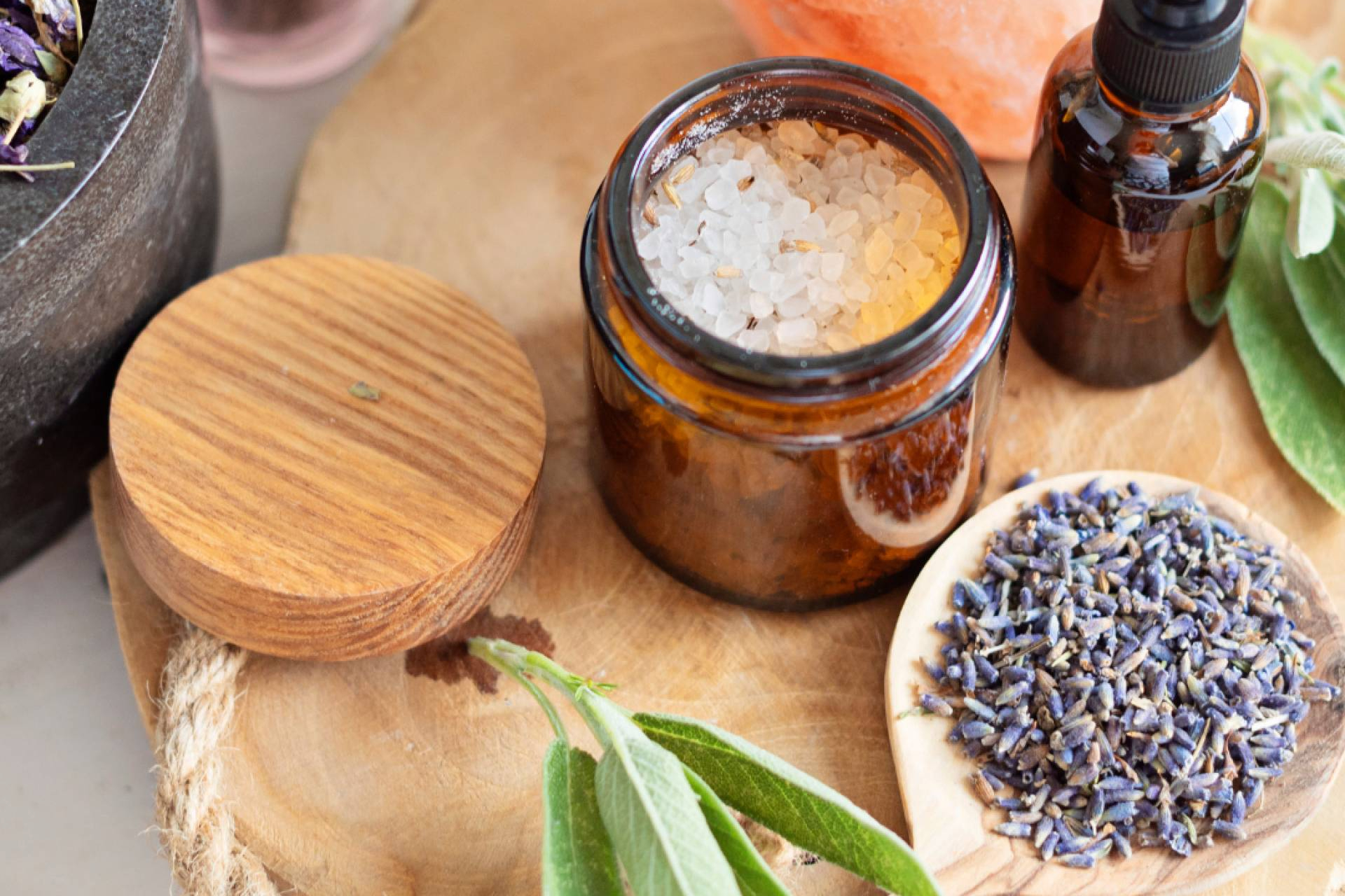ISED impulsa el aprendizaje de Naturopatía; MTC, Aromaterapia y Flores de Bach con acceso flexible