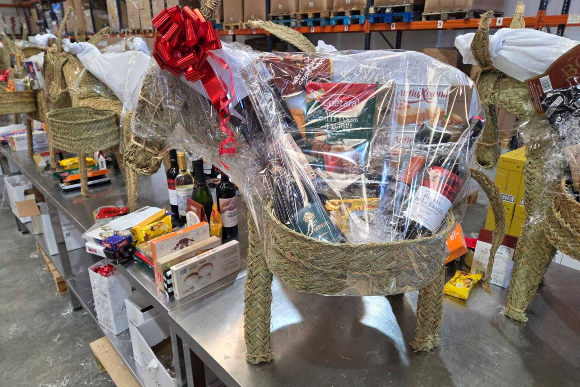 Los trabajadores españoles prefieren regalos físicos y las cestas de Navidad se mantienen en cabeza