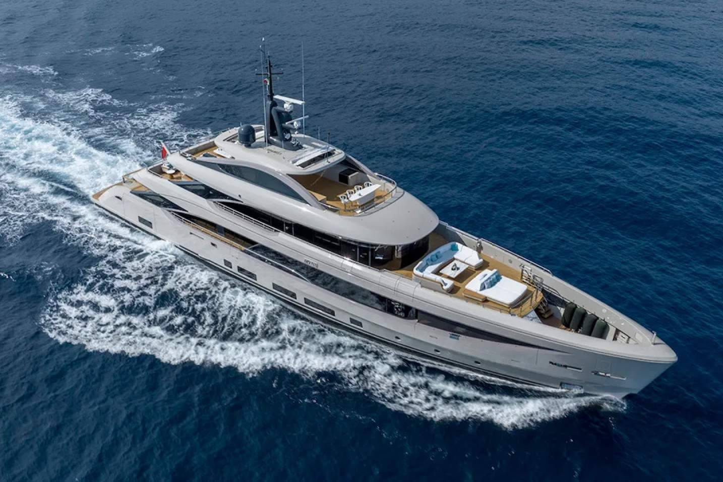 Yates de lujo con disponibilidad inmediata; la experiencia de Boatsters Black reduce tiempos